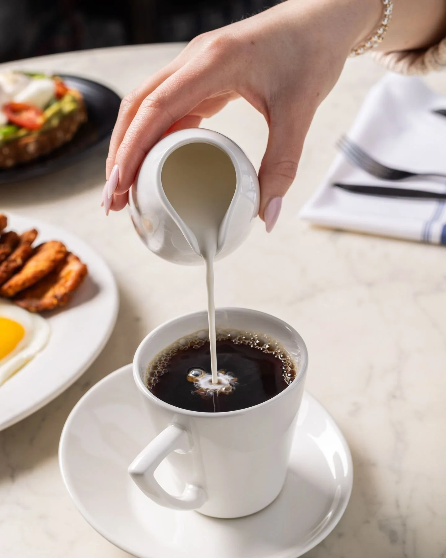 This Mother&rsquo;s Day, keep things simple and meaningful 💐 
A brunch buffet full of fresh flavors, and time well spent together at Harbor Bistro + Terrace.

Because the best gift is just being there. 💛
Reserve your table today via Resy, find the 