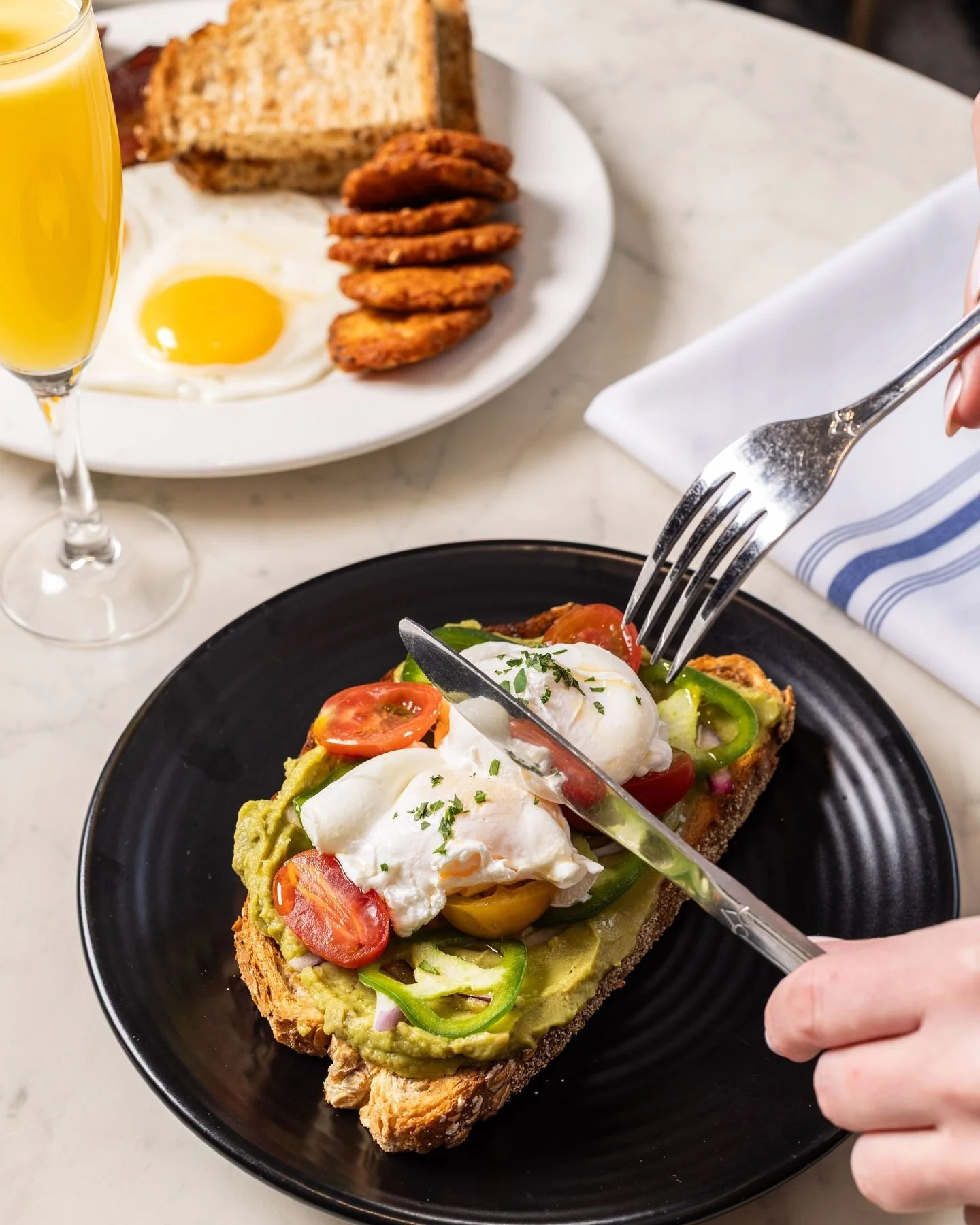 You know her, you love her, she has slowly made her way to brunch hall of fame, reserve a table for you and your crew at Portland Harbor Bistro + Terrace to indulge in all the breakfast classics.🥑🍳🍅🍴