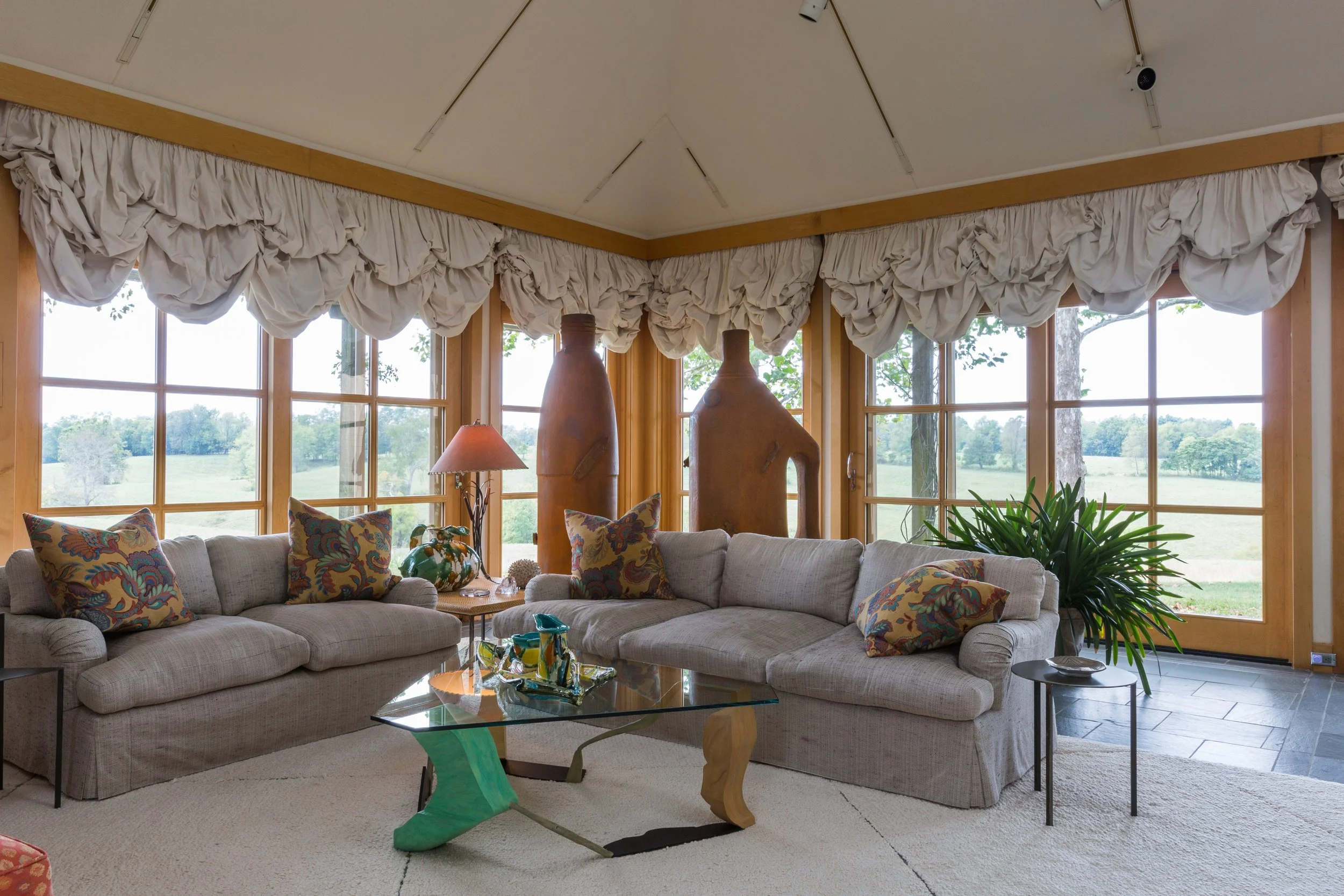 Living room with sculpture by Tony Cragg
Image Credit: Sarah Lyon