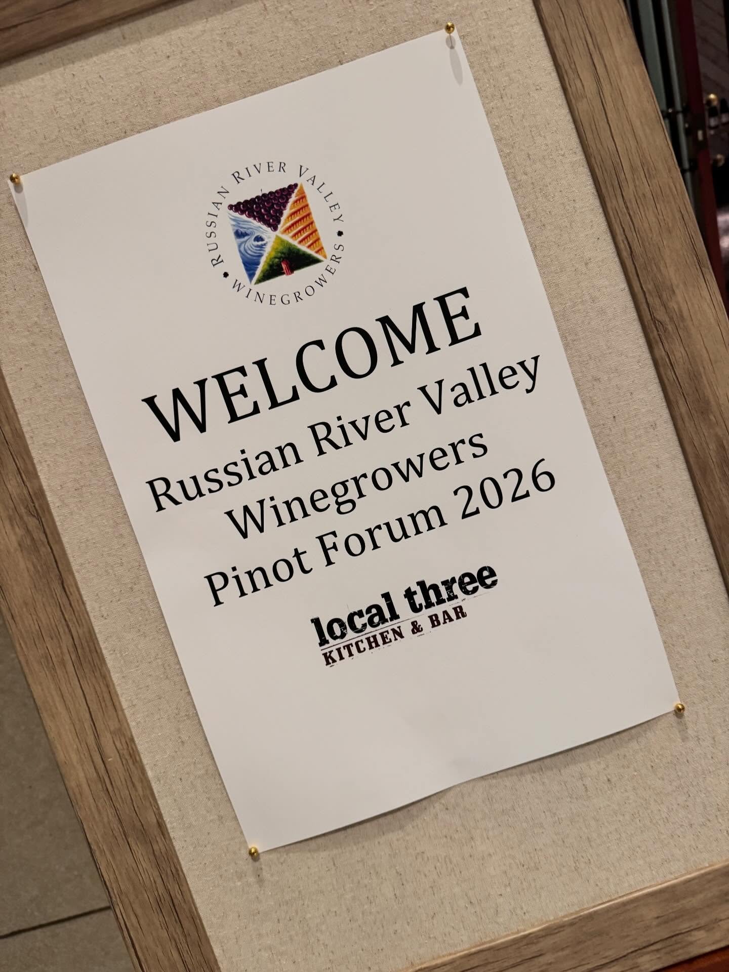 I always love it when my friends from the RRV are in town!! So good to spend the evening with @lowkeywinenerd and @acorkintheroad and all the amazing winemakers and industry folks! 

@rrvwinegrowers