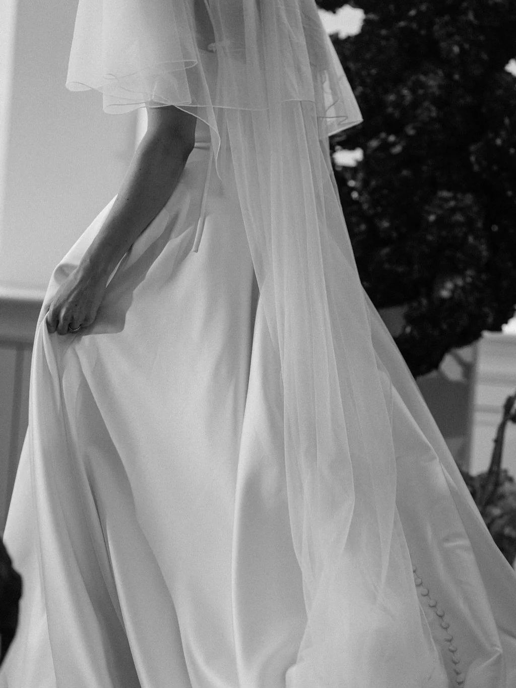 the dreamiest sneaks landed in my inbox. light, shadow, and all the emotion woven in between.

every artist sees a wedding day through a different lens. this is your reminder to choose a photographer whose work makes you feel something - because that