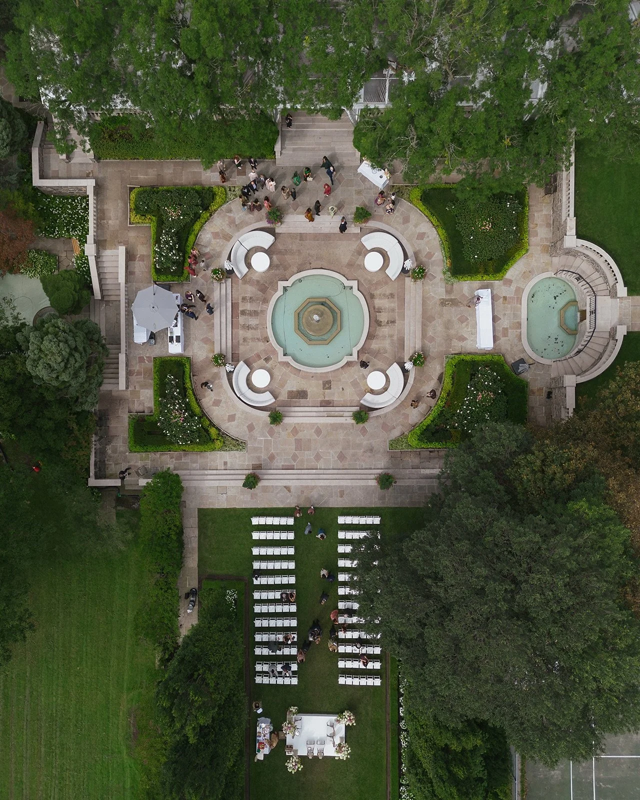 when choosing your venue, there are a few things i always encourage couples to consider: what does the plan B look like? are there lots of options for photos? does the space work well for your guest count? how does the flow of the day actually work? 
