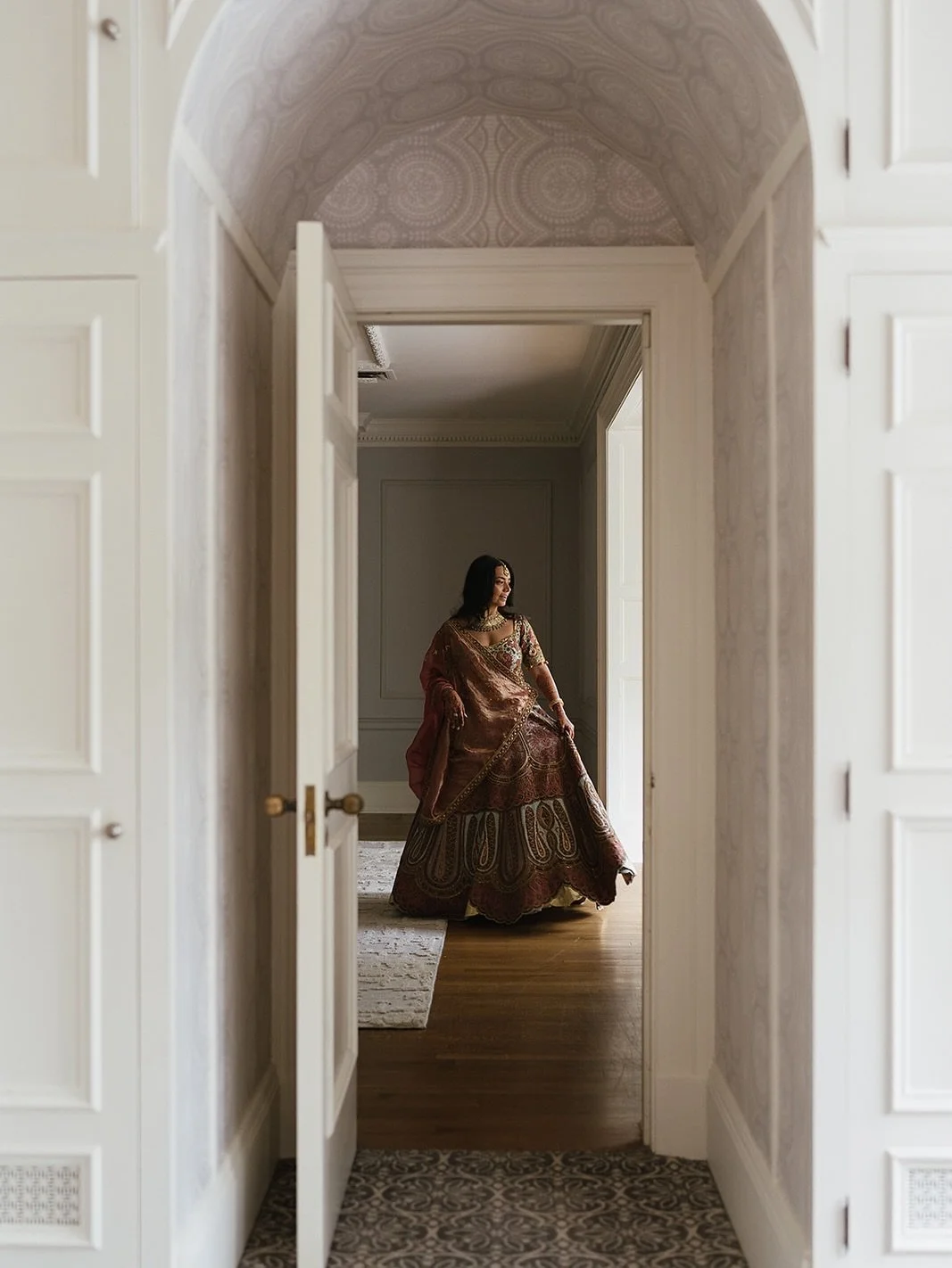 a traditional silhouette, with a palette that was anything but traditional.

dusty rose, emerald, seafoam green, and touches of gold - a beautiful little departure from the expected.

and when it came to the morning itself, she kept things just as tr