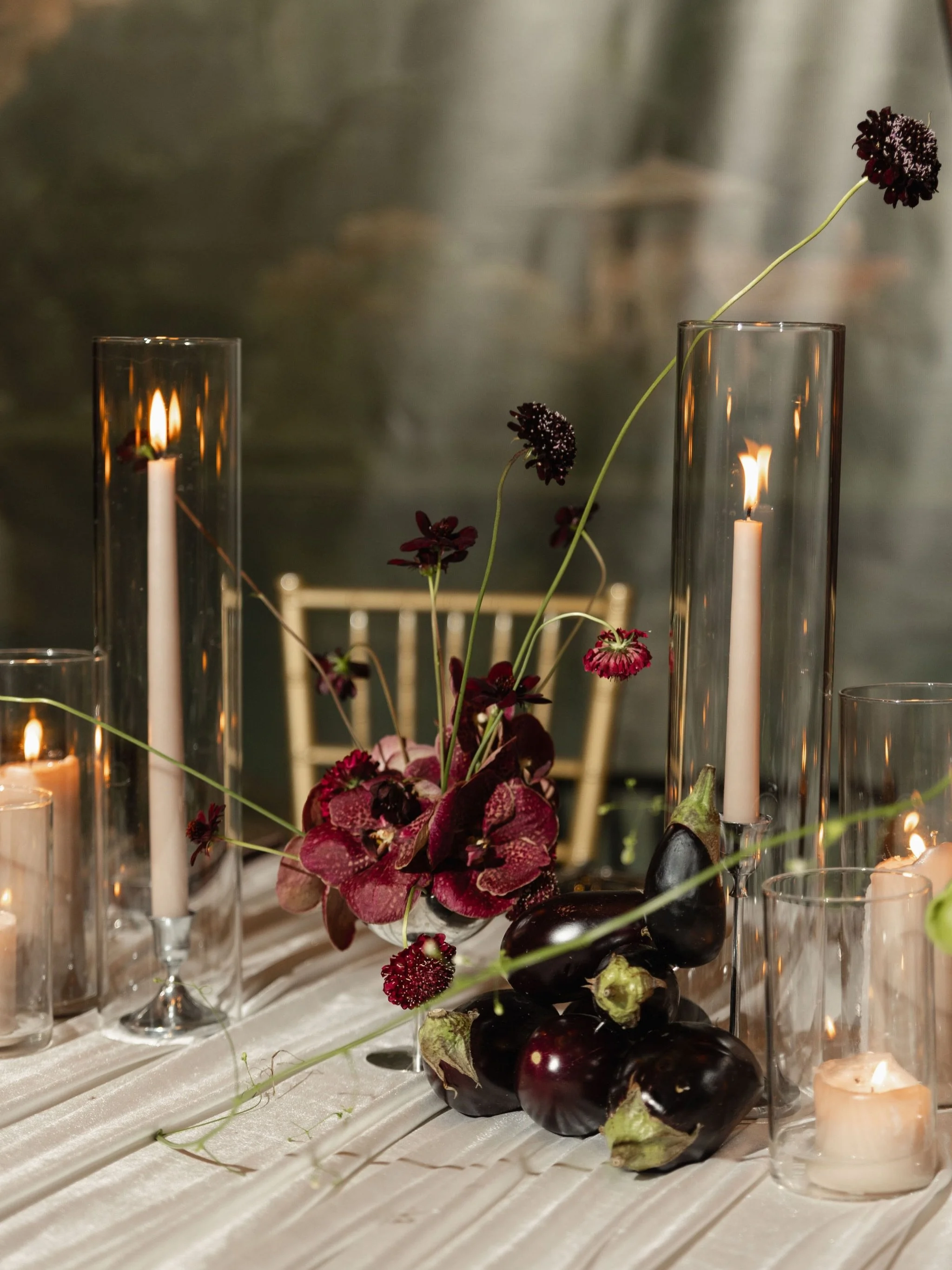 details that are worth a second look 👀

layering rich textures, florals, candles, mixed metals, and even fruits and veggies into the tablescape. everywhere you looked, there was something different to discover.

the goal was to create something that