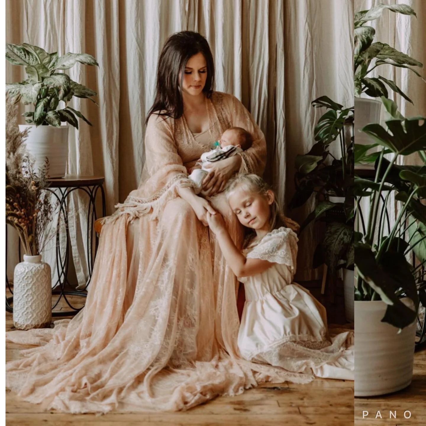 Our family grows. 🌱

Makeup by: @erin_smiler 
Dress made by: @reclamationdesigncompany 
Presets: @embrace_presets 

#babyshere #Liam #Babyboy #monstera #Growingfamily #bigsister #Littlelove #Lovestory #Minnesotaphotography #minnesotawomenphotographe