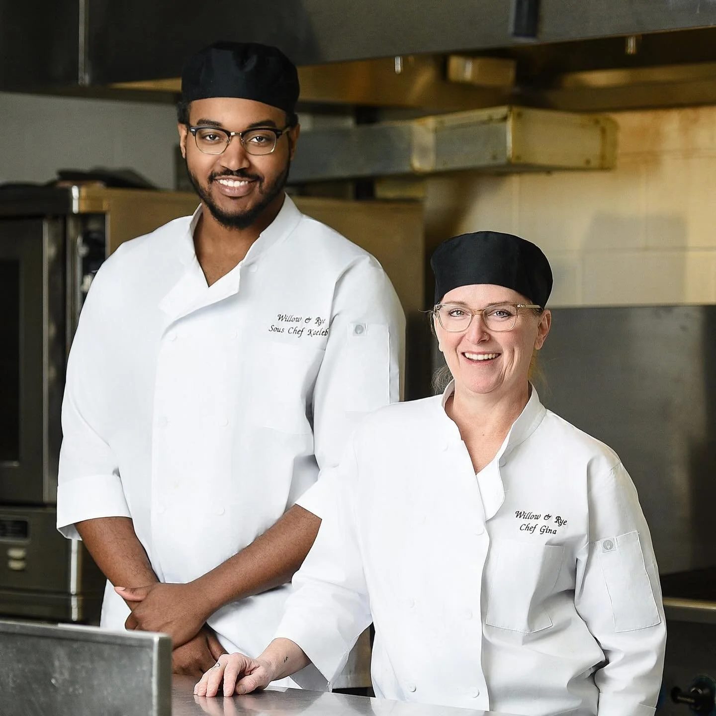 What a joy to meet Chef Gina and her husband Kaeleb of @willowandrye.catering at their newest of THREE kitchens to updated their branding this past week. Family feasts, personal in home Chef services and catering&hellip; they do it all!

Also perfect