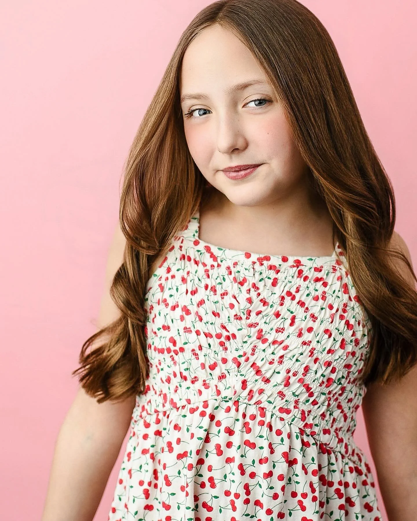 Perfect studio update for @quinn_frances_official - Vibing with Miss Quinn&rsquo;s fav cutie little cherries 🍒⭐️

Rep: @graytalentgroup 
📸 @headshotsbylindsaychan @lindsaychanphotography