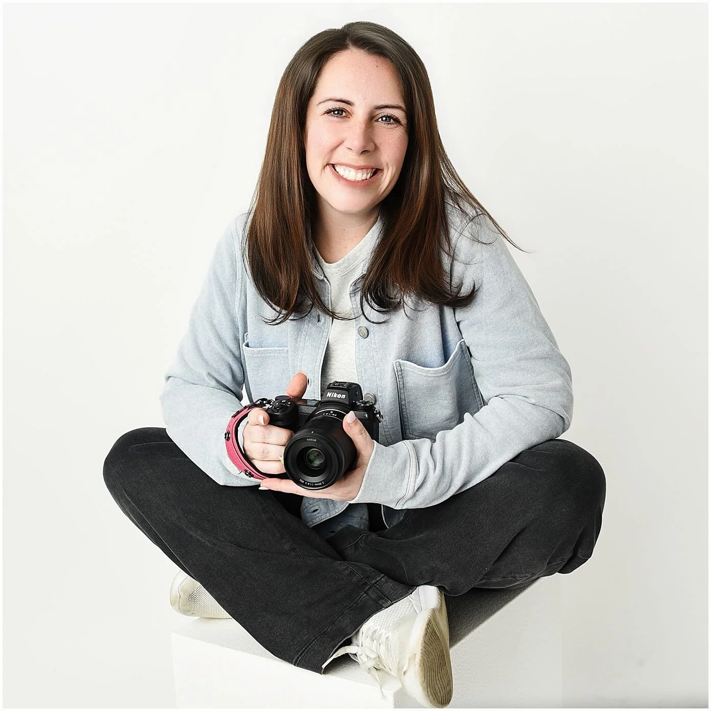 Well hello there! It&rsquo;s been a while since my own face has seen the grid, and my tiny human @emerson.mae.c snapped this shot of me at my studio this weekend so it&rsquo;s only fitting I say hiiiii! 

Fun facts about me:

- I&rsquo;m a hardcore 2