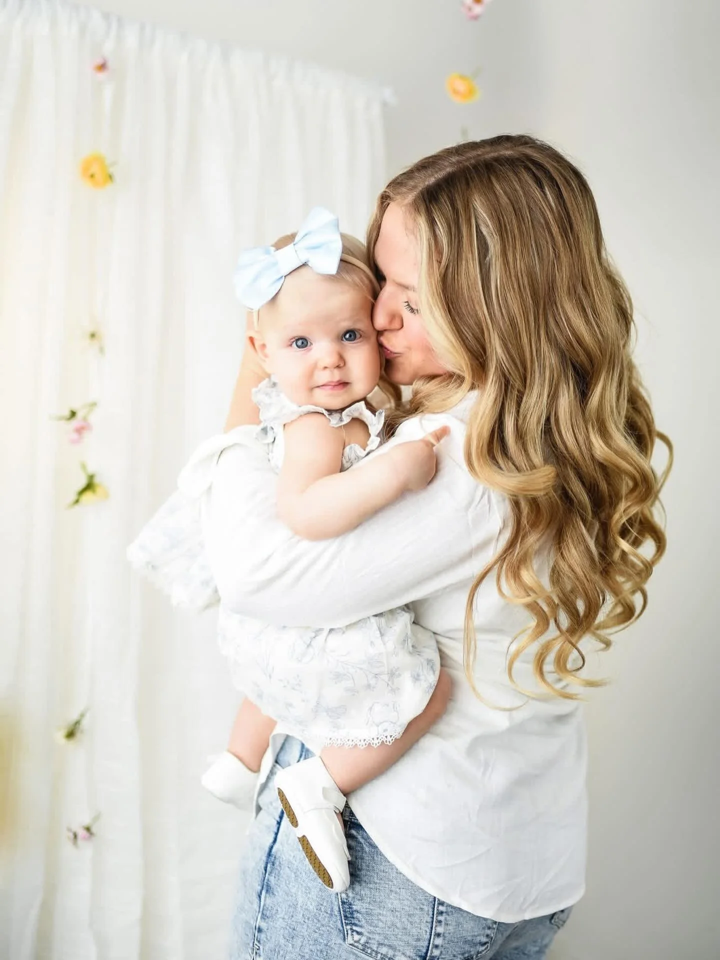 Can you even handle this cuteness? Online booking for Studio Motherhood Mini Sessions is live (link in bio) 

🗓️ May 2nd &amp; 3rd
📍Lindsay Chan Photography Studio (Naperville, IL - on route 59 between 87th &amp; 83rd)