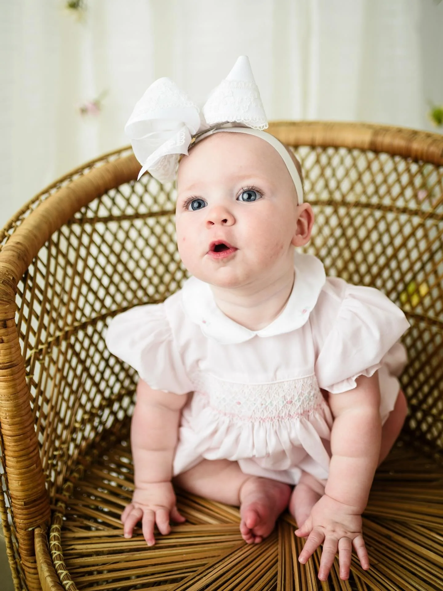 All smiles for @mirandamweiland and her little one 🎀 

I&rsquo;m sending out a bunch of adorable Motherhood galleries this week! 

Now booking May 2nd-3rd with this gorgeous studio set, join me? Comment MOTHERHOOD and we&rsquo;ll DM you the details 