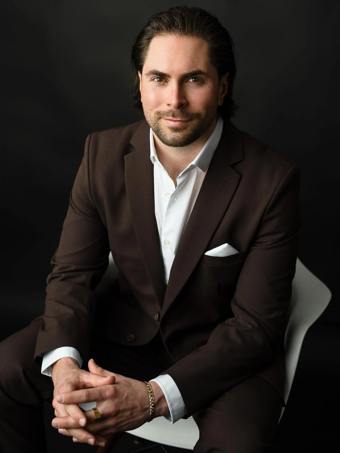 It&rsquo;s crazy to think it&rsquo;s been 6 years since Ryan first visited my studio for his business headshots! It was time for a refresh. We went for a darker vibe and aesthetic that suits his personal brand perfectly.