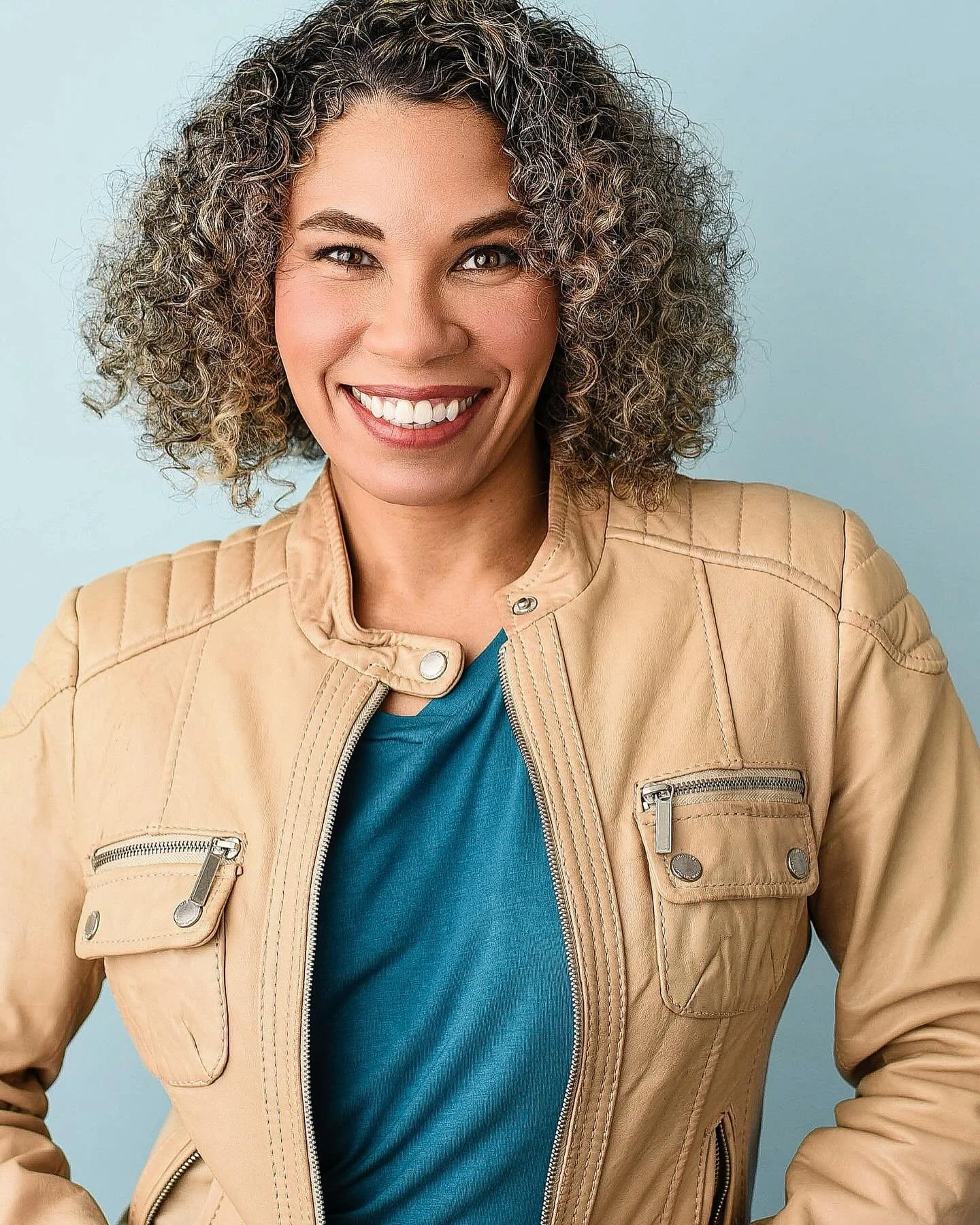 It was time for an update for Jacqueline! We had the perfect studio today together. Can&rsquo;t wait to share more soon once her final choices are set ✨

Rep: @therockagency 
📸 @lindsaychanphotography @headshotsbylindsaychan 
💄 @makeupbyjenniferk