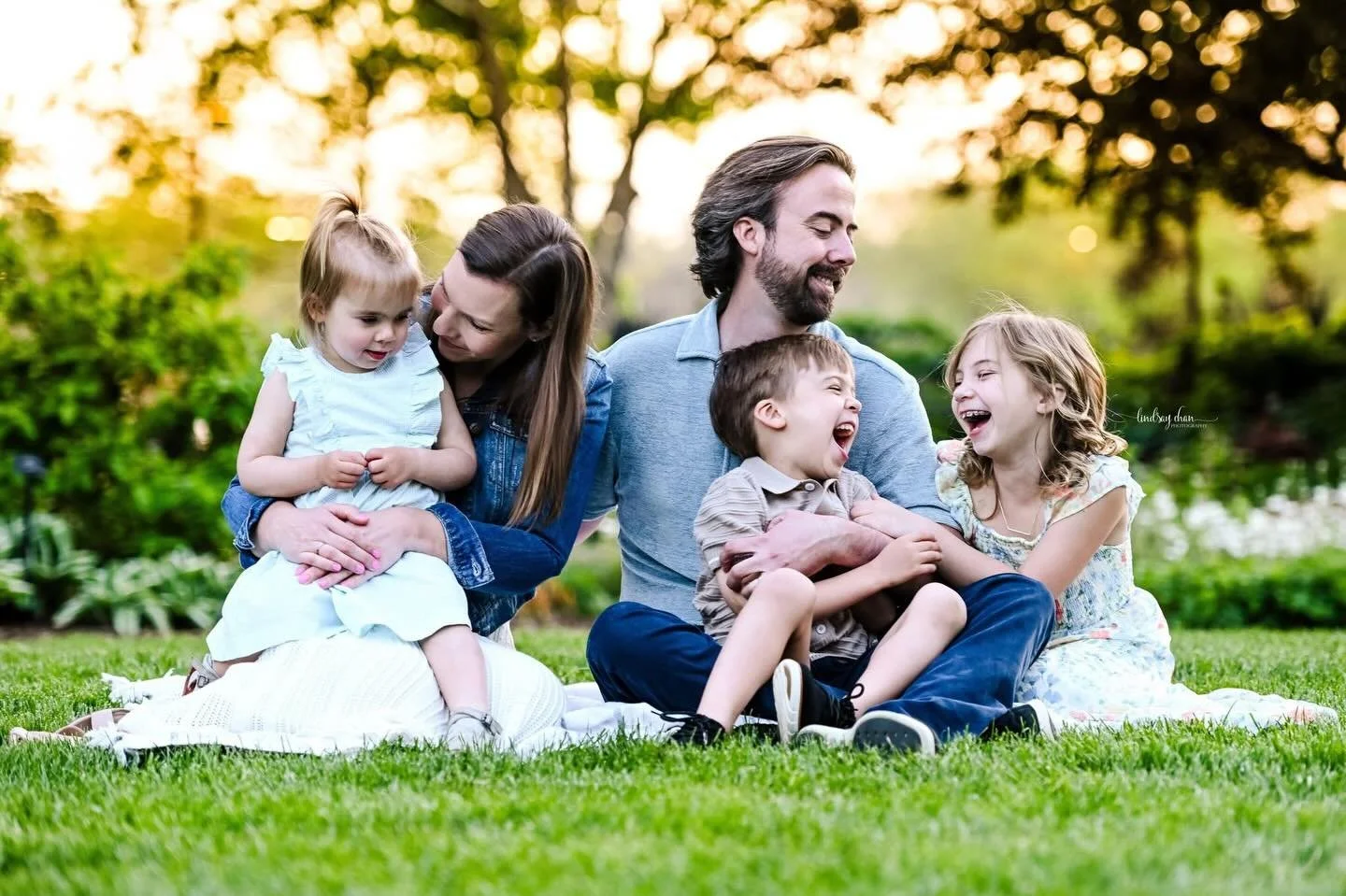 The perfect sunset for the sweetest family! 

www.lindsaychanphotography.com