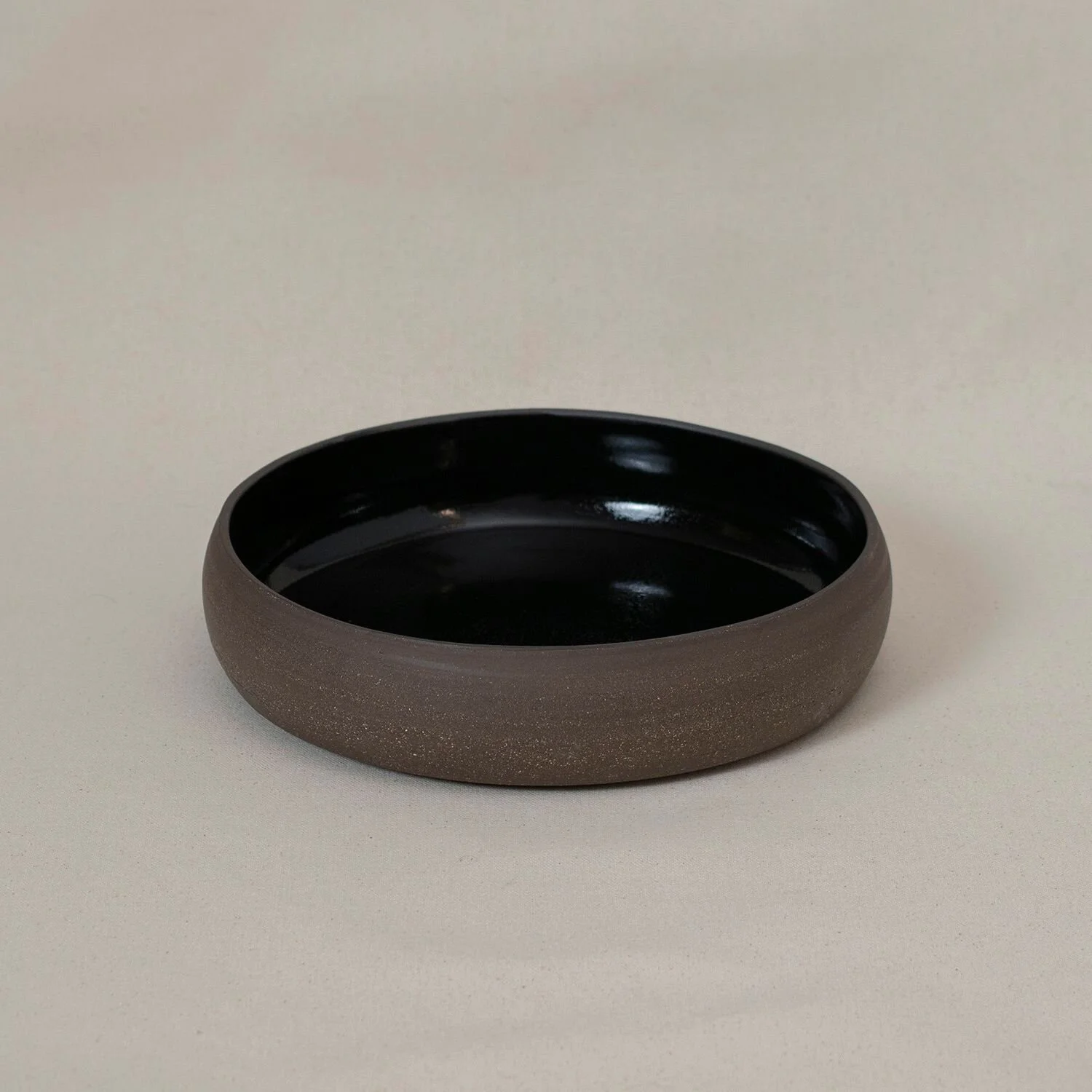 This is the Parenthesis Serving Bowl. Perfect for large servings of stews and salads. I'll be at @fieldandsupply  this weekend bringing this guy and other pieces! Excited to see you there~ 

#fallmarket