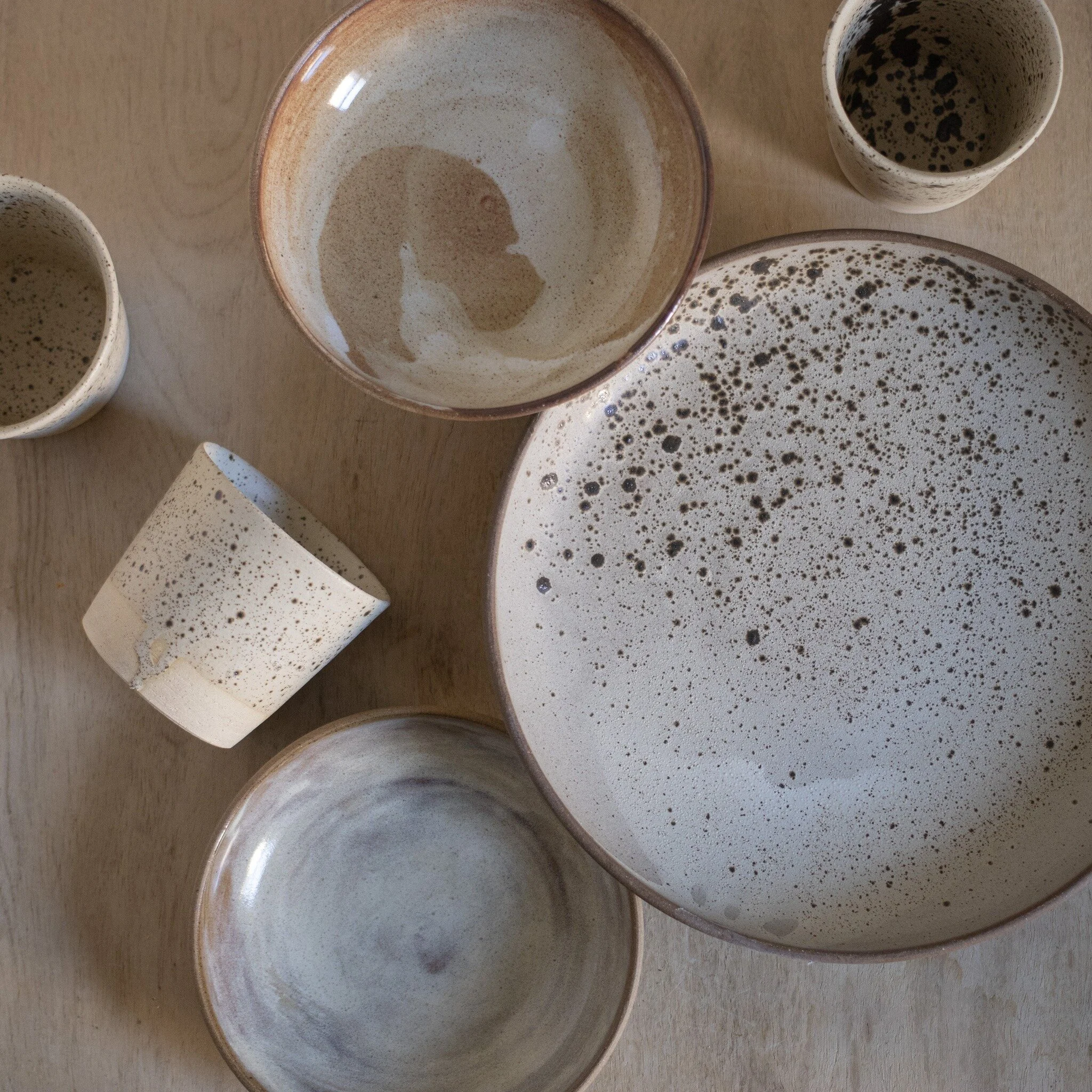 Trying out a warm winter palette. Is there a glaze thats catching your attention? 👀 A limited batch with this glaze will be available this weekend at @renegadecraft in Chelsea! 

#embracethatwabisabivibe #ceramics #handmade