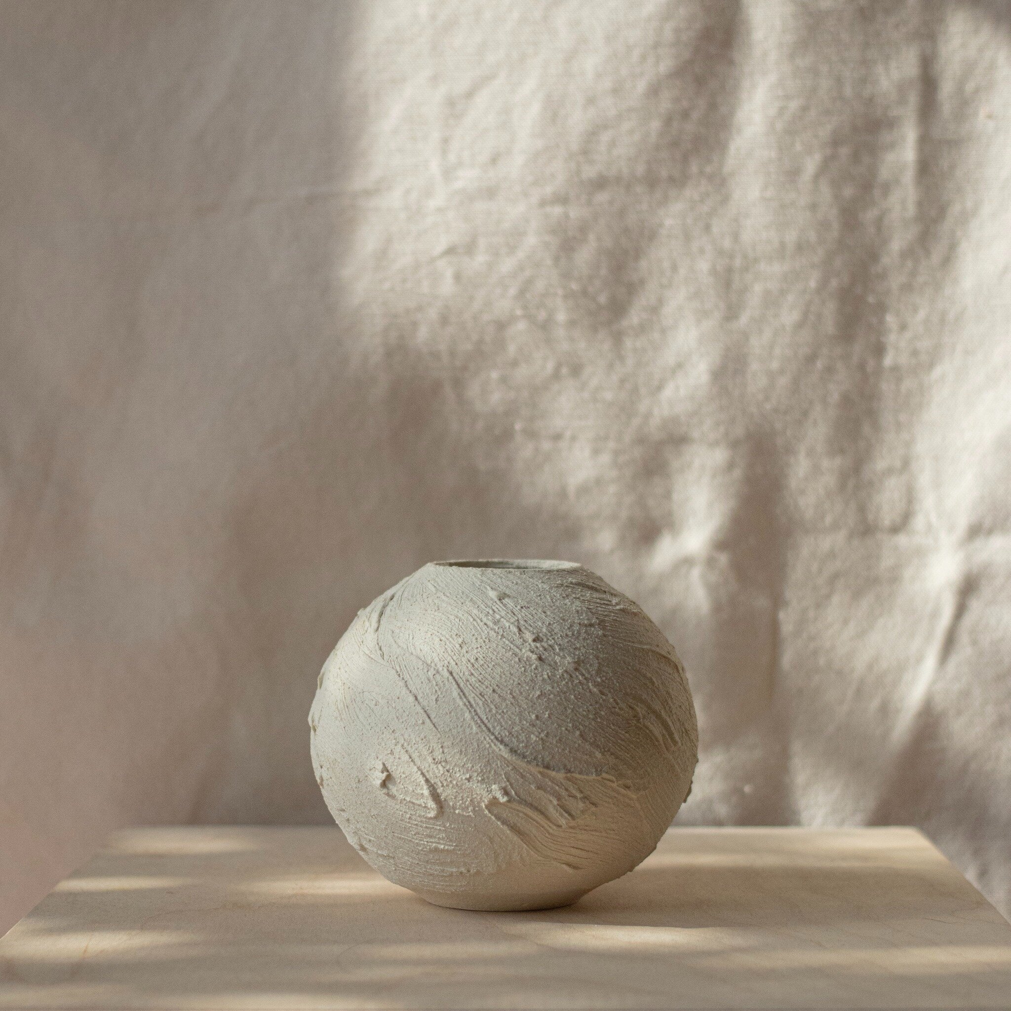 This new vase's era is very brief. Right when I started making these smaller vases, I got news that the clay that I use for it has been discontinued. So these vessels are a limited batch till I run out of this clay. Find a piece or two in the @wecrea