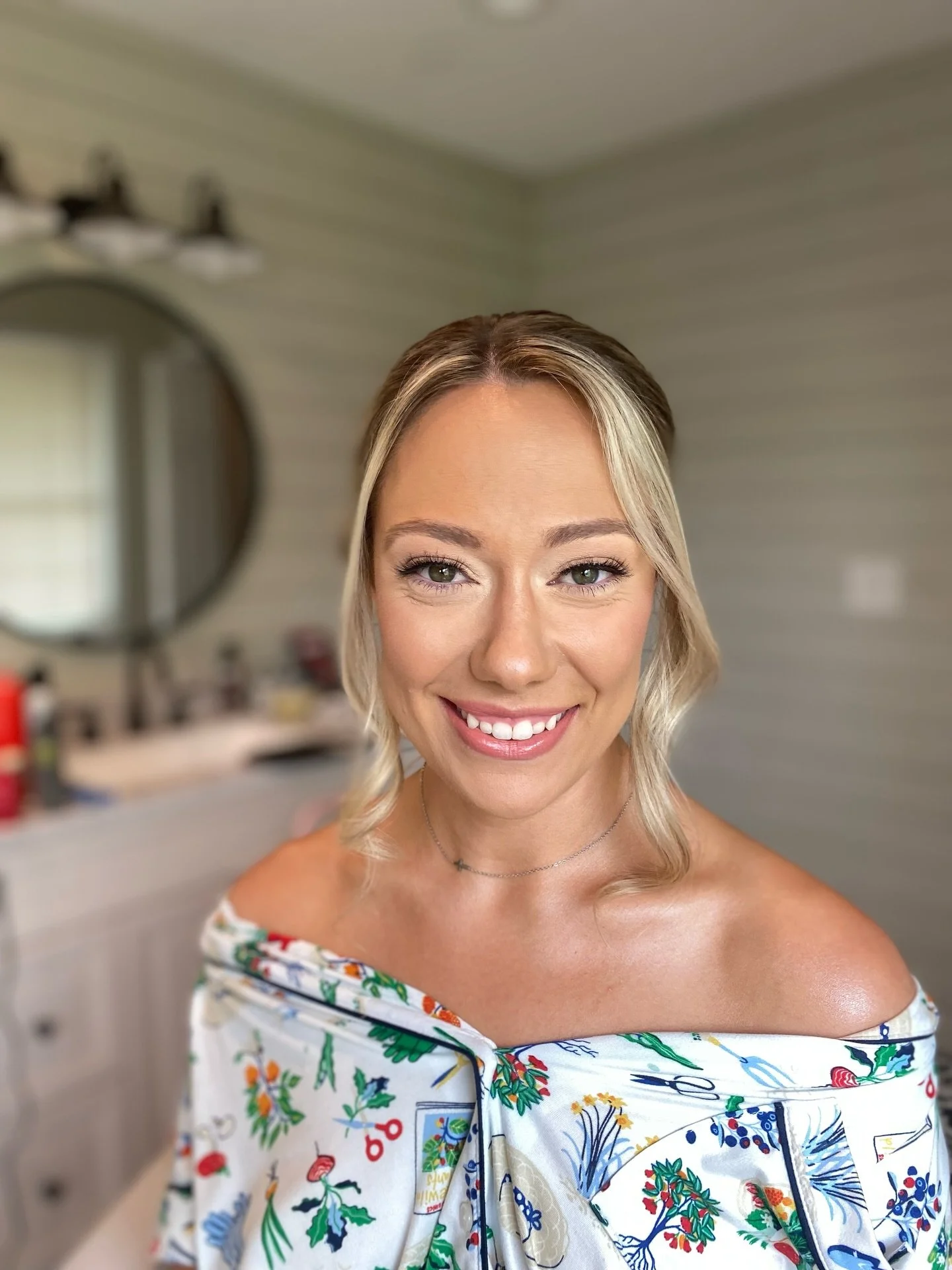 Reminiscing on this beautiful warm summer day for a July wedding ☀️⛅️ 

Venue @thehangarweddingandeventvenue 
.
.
.
Summer bride. St. Louis bride. STL bride. Southern Illinois wedding. Bridal makeup. Wedding inspo. Bridal HMUA. The Hangar wedding and