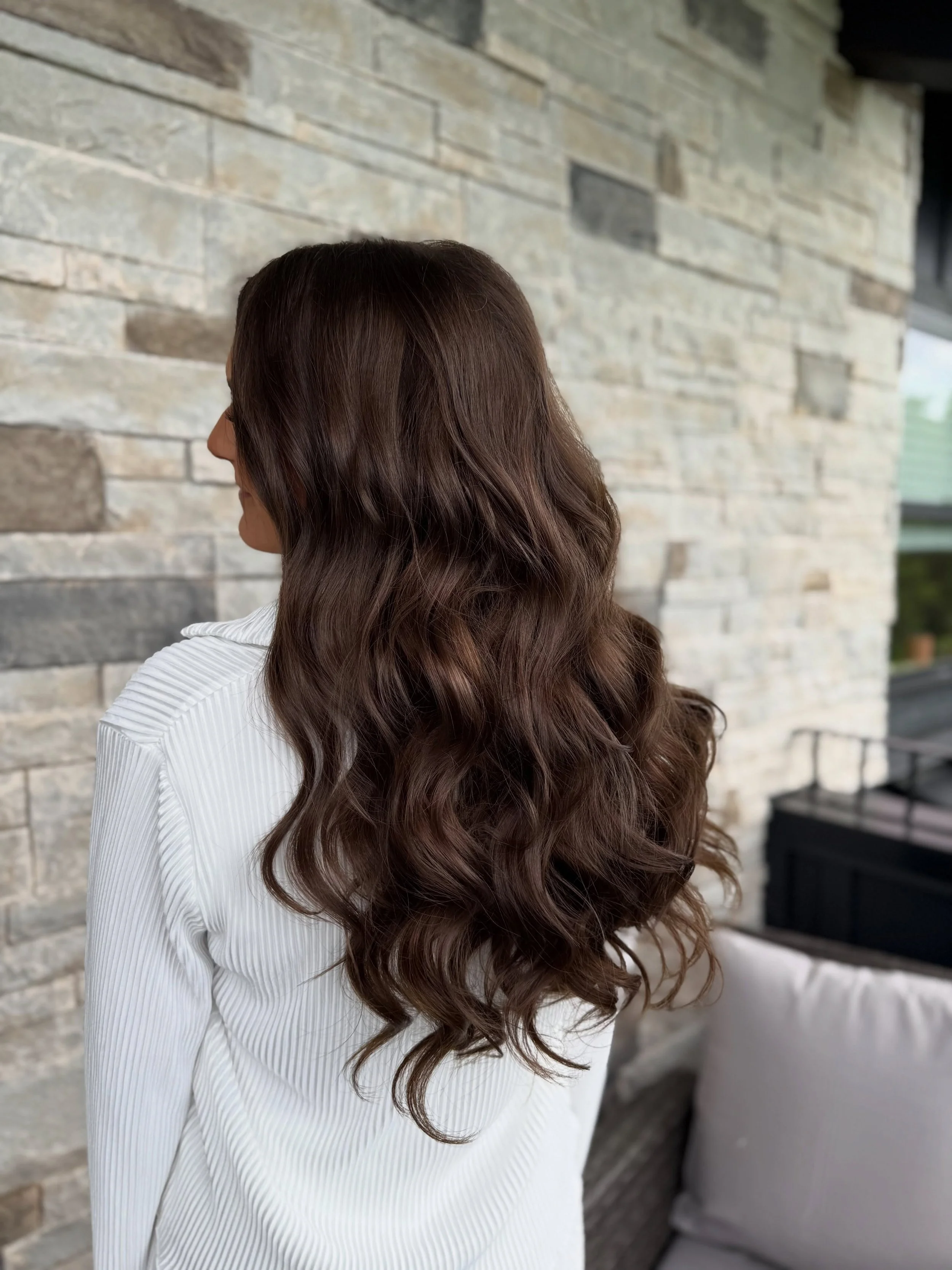 Still obsessing over Casey&rsquo;s curls and how perfect they turned out 🥹😍 

Extensions are key to a full, voluminous look, with some added length
.
.
.
#stlbride #stlwedding #bridalhair #softwaves