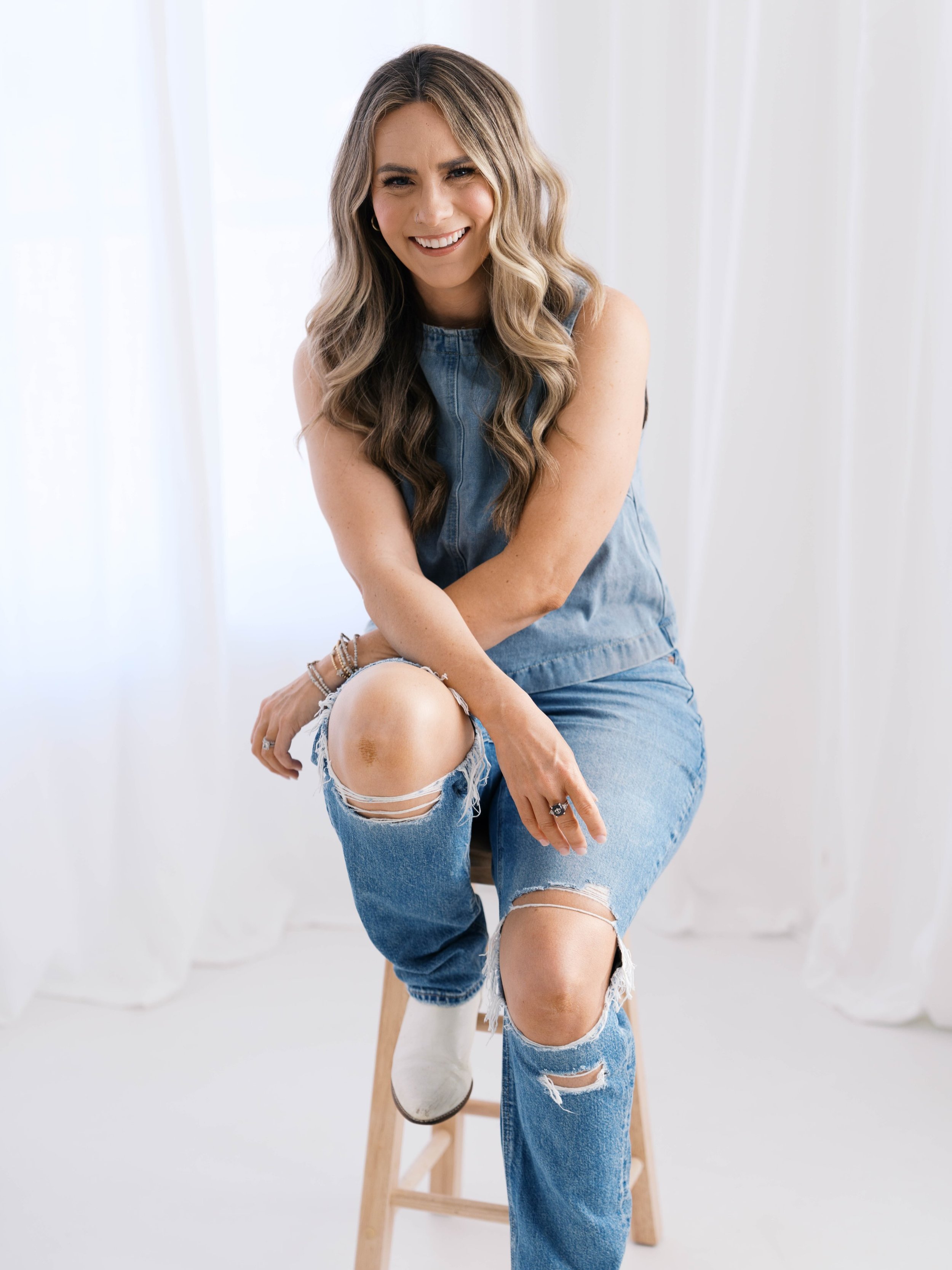 So many new faces &amp; a very long overdue reintroduction! 

First off, I want to give a huge shoutout &amp; thank you to @sophieaxiemaephoto for my first ever branding photos!!🤍🤍 She always makes me feel so confident &amp; comfortable behind the 