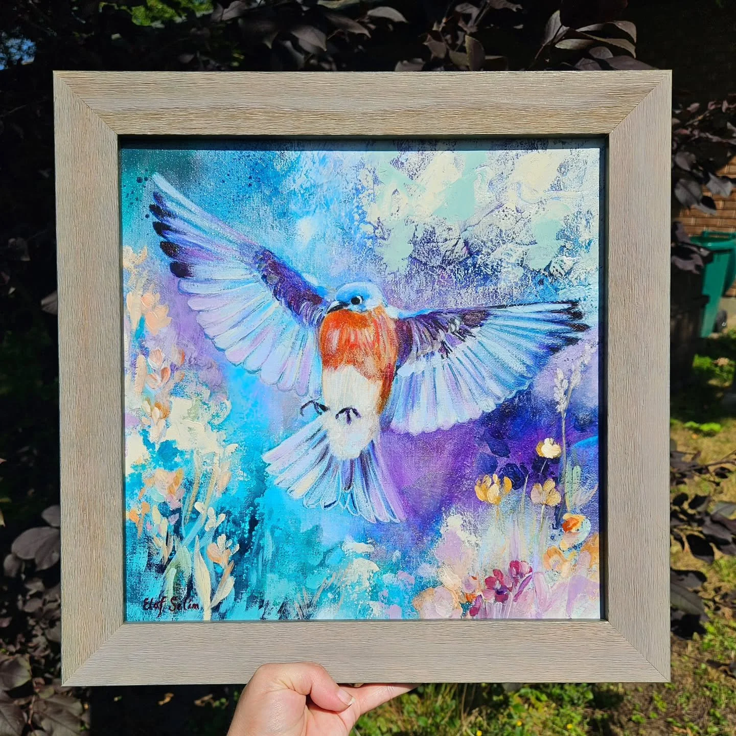 Birds flying and wings are very close to my heart. At certain points in my life, I felt like a wounded bird, unable to spread her wings and fly. I longed for the feeling of freedom, of soaring in the air and looking at everything from above 🕊

'Embr