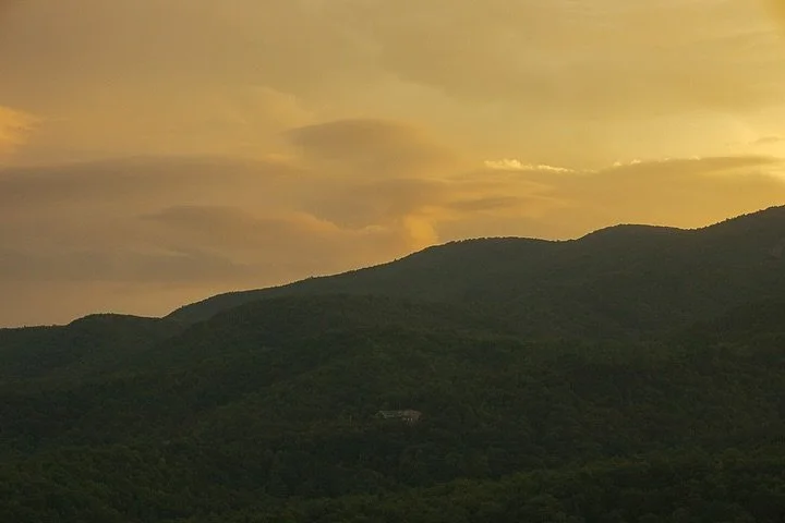 Black Mountain sunsets ā°ļø
The view from my trip to WNC for work. Couldn’t ask for a better way to spend my afternoons than watching the sunset over the mountains
