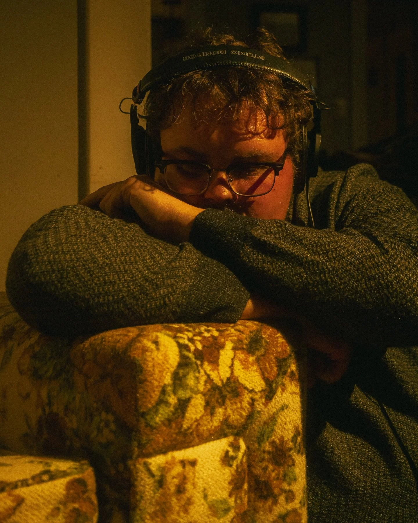 More Dark Academia with @d.griffin.arts 🧛🦇

📸 @canonusa 
Lighting @neewer #neewer