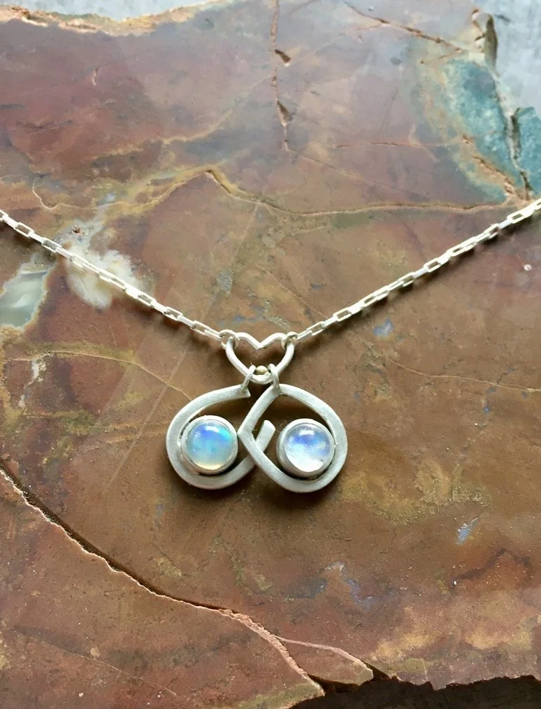 Opal w Silver Horseshoes