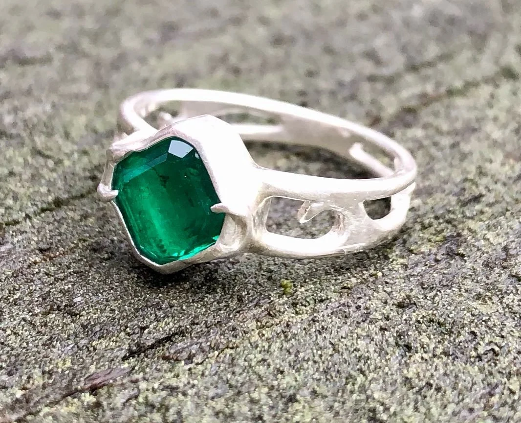 Emerald Wave Ring in Silver