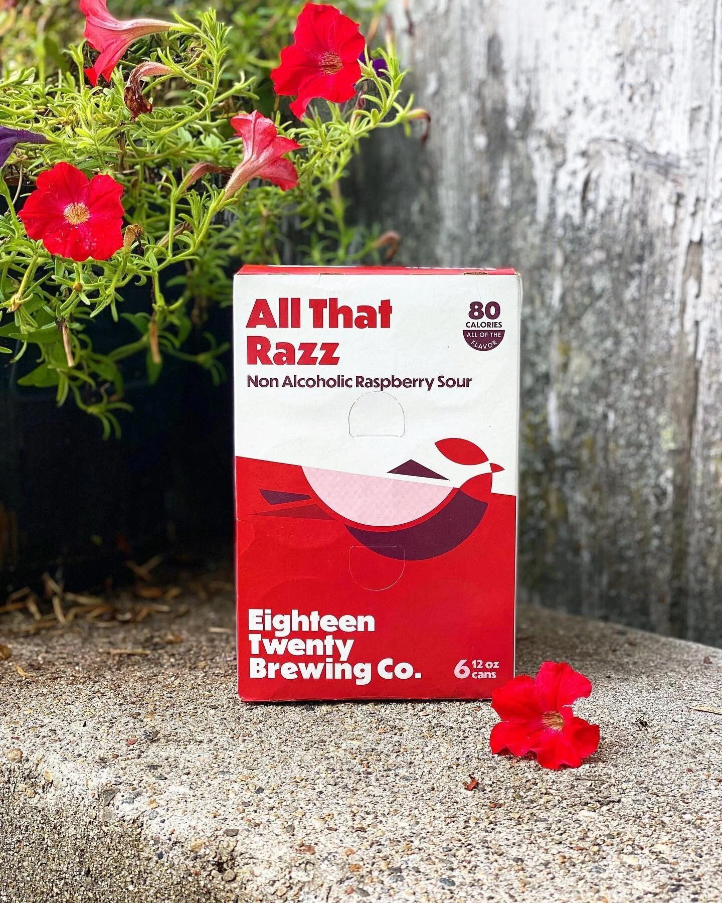 Does the lack of flavorful fruited #nabeers have you seeing red? With All That Razz nonalcoholic raspberry sour, you&rsquo;ll be seeing  things through rose colored glasses in no time! 💗