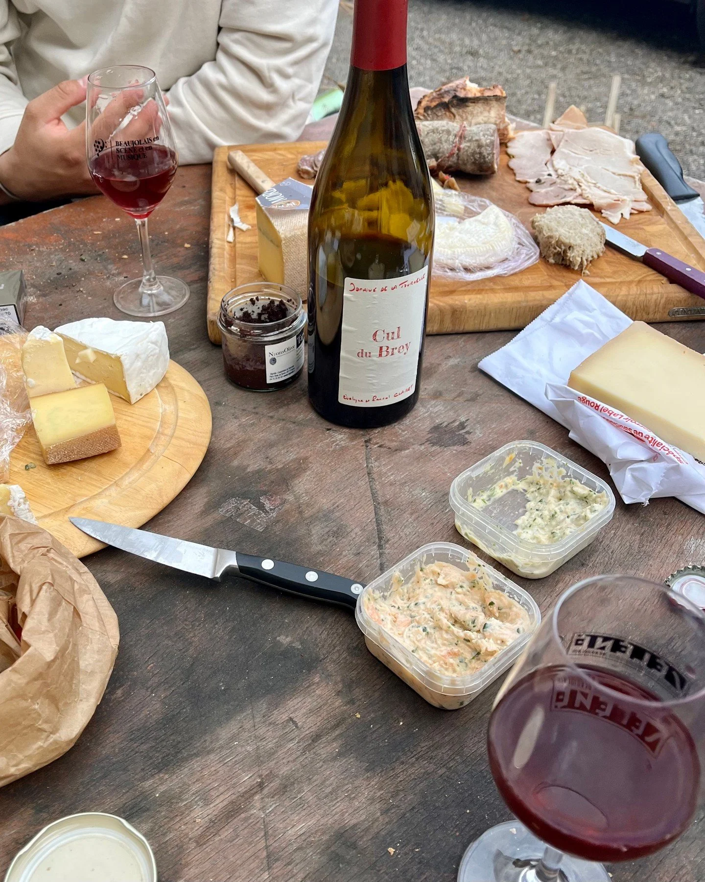 Deep Cuts Volume 2: F R A N C E 🇫🇷 The country of cheese, fashion houses and most importantly, wine!

And while you may be familiar with the big Bs of Bordeaux and Burgundy, however, you might not know the secret value that lies in the south-west o