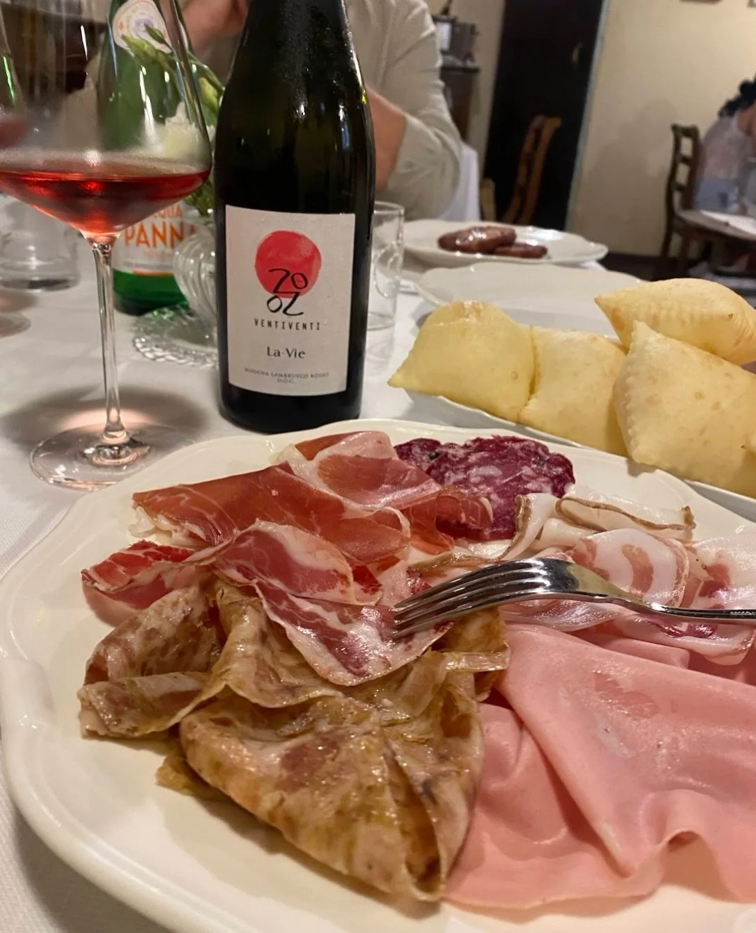 Wine Pairing ABCs is back on Thursday, November 19th. Join us as we eat a number of snacks, along with different wines, and talk through the pairings. 

For example, fat loves wine! Fatty elements in food need wine to cut through the richness:

🍗 Fr