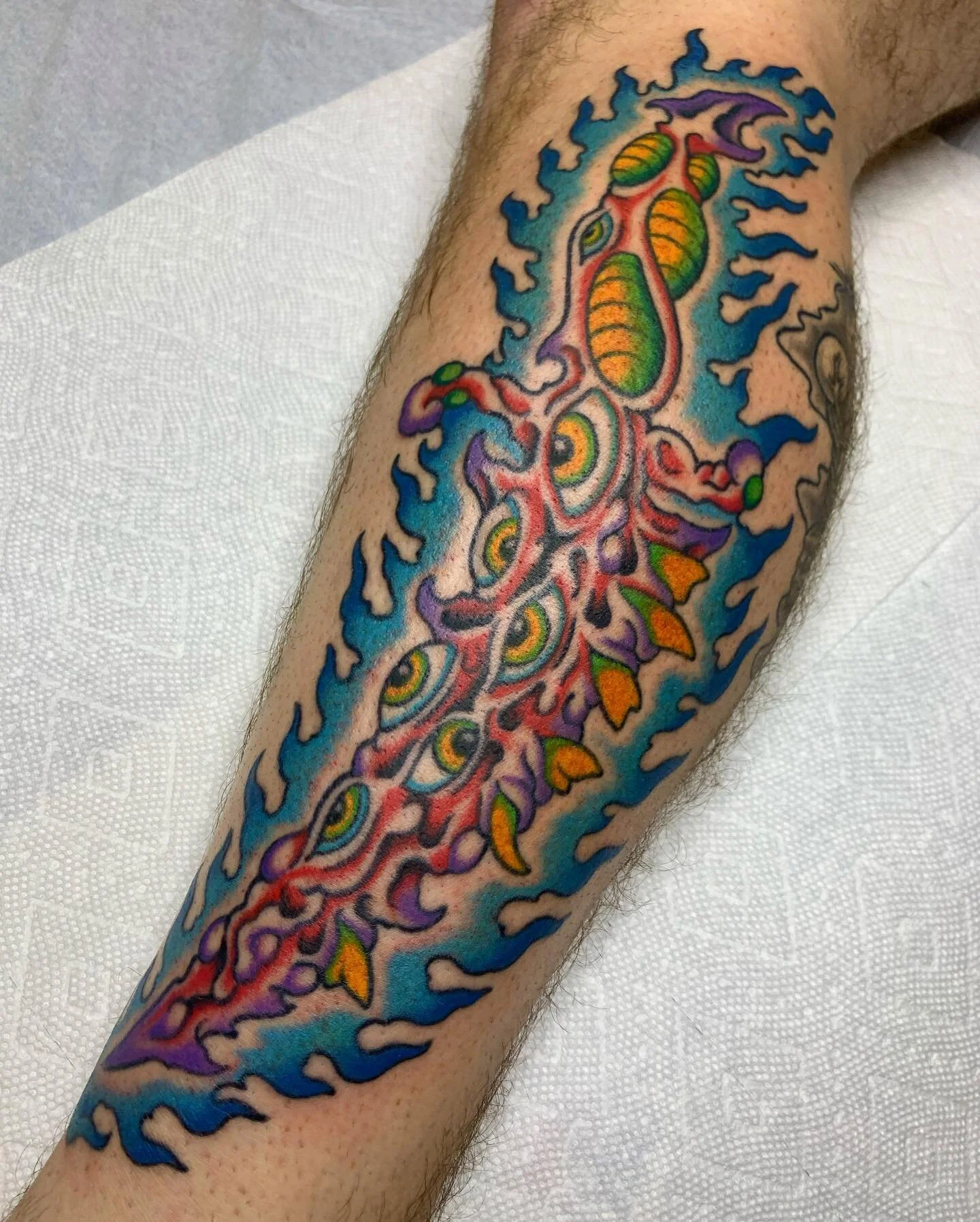 Ceremonial flesh dagger🔪🔥
Fresh color, outline almost a year old
Thanks again Alan!!!