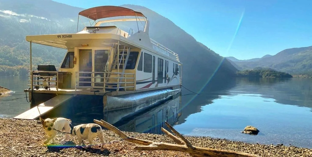 Houseboating Adventure (Vancouver Island) | Wolfpack Weekends