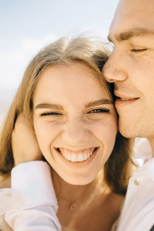 A smiling scouple