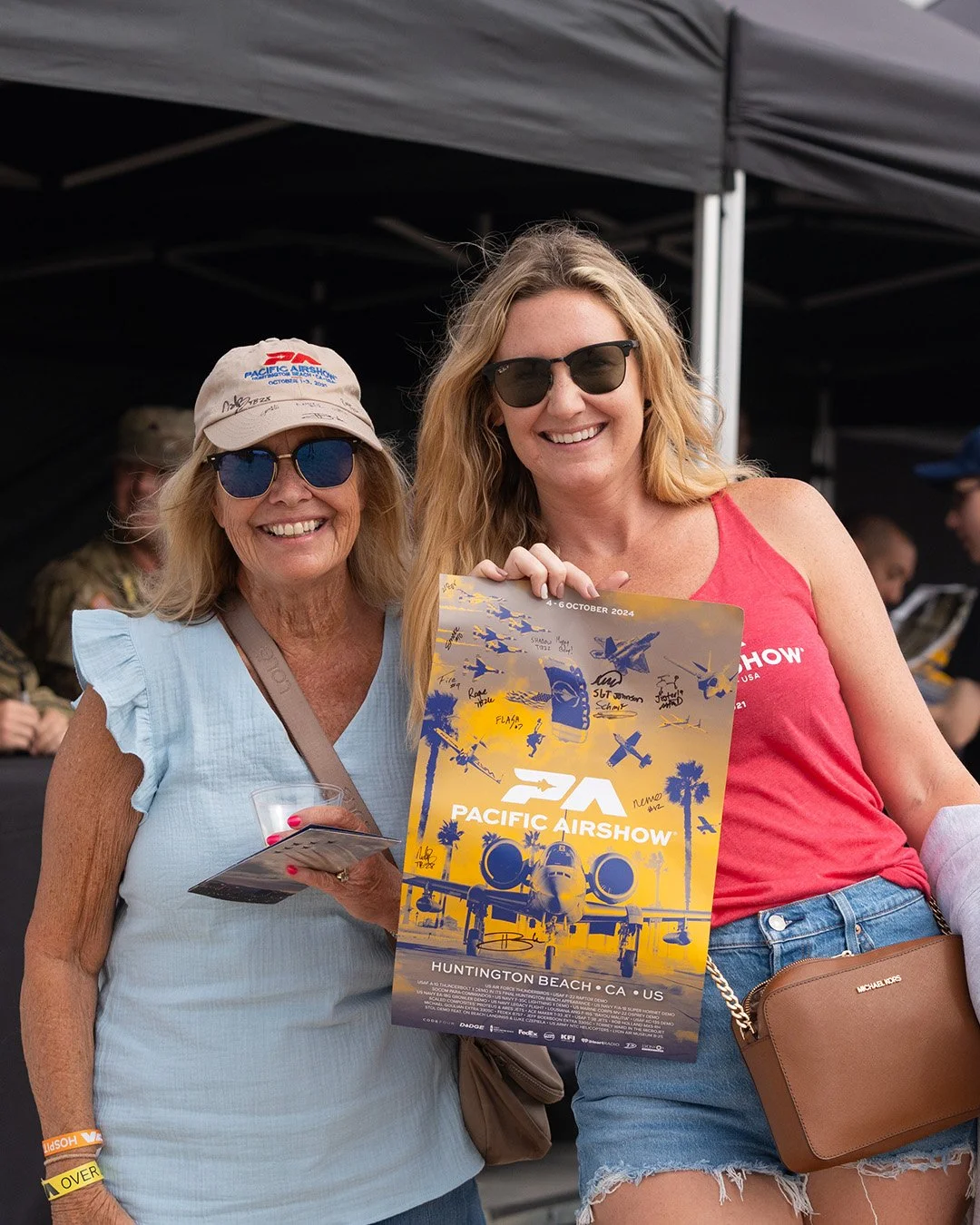✈️ SIGNING SESSIONS TODAY WILL BE AT 2:00PM ✈️

Want to come to the signing sessions? 👀 Lock in tickets and head to the Signing Tent located next to the Kids Zone inside gate B. 🎟️