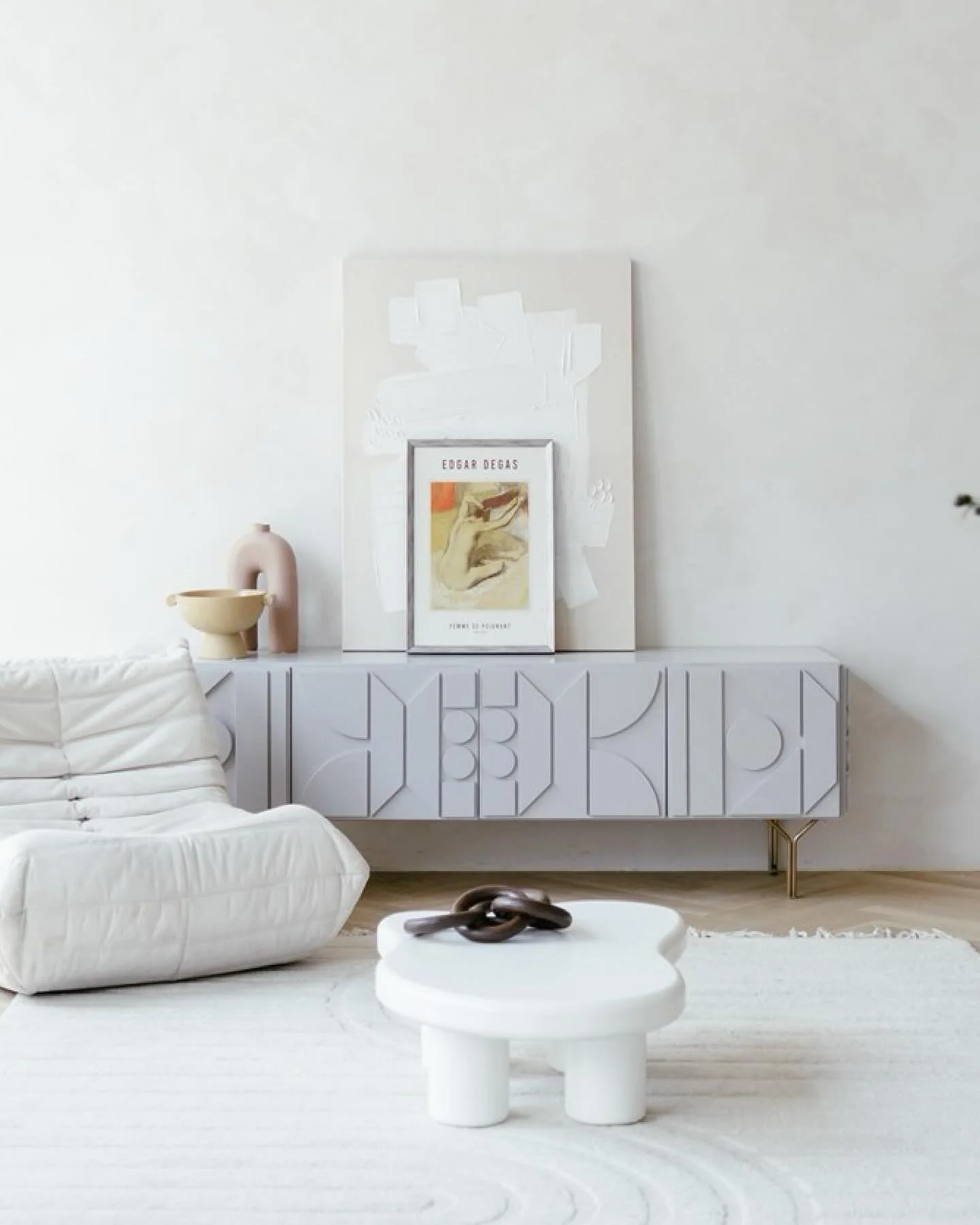 Can we please normalize doing wedding ceremonies at a photo studio? 🙏🏻 
I absolutely loved shooting Juan and Lucy’s wedding at @pretoloft. The lighting was perfect, the space was decorated beautifully, and the whole experience was so simple