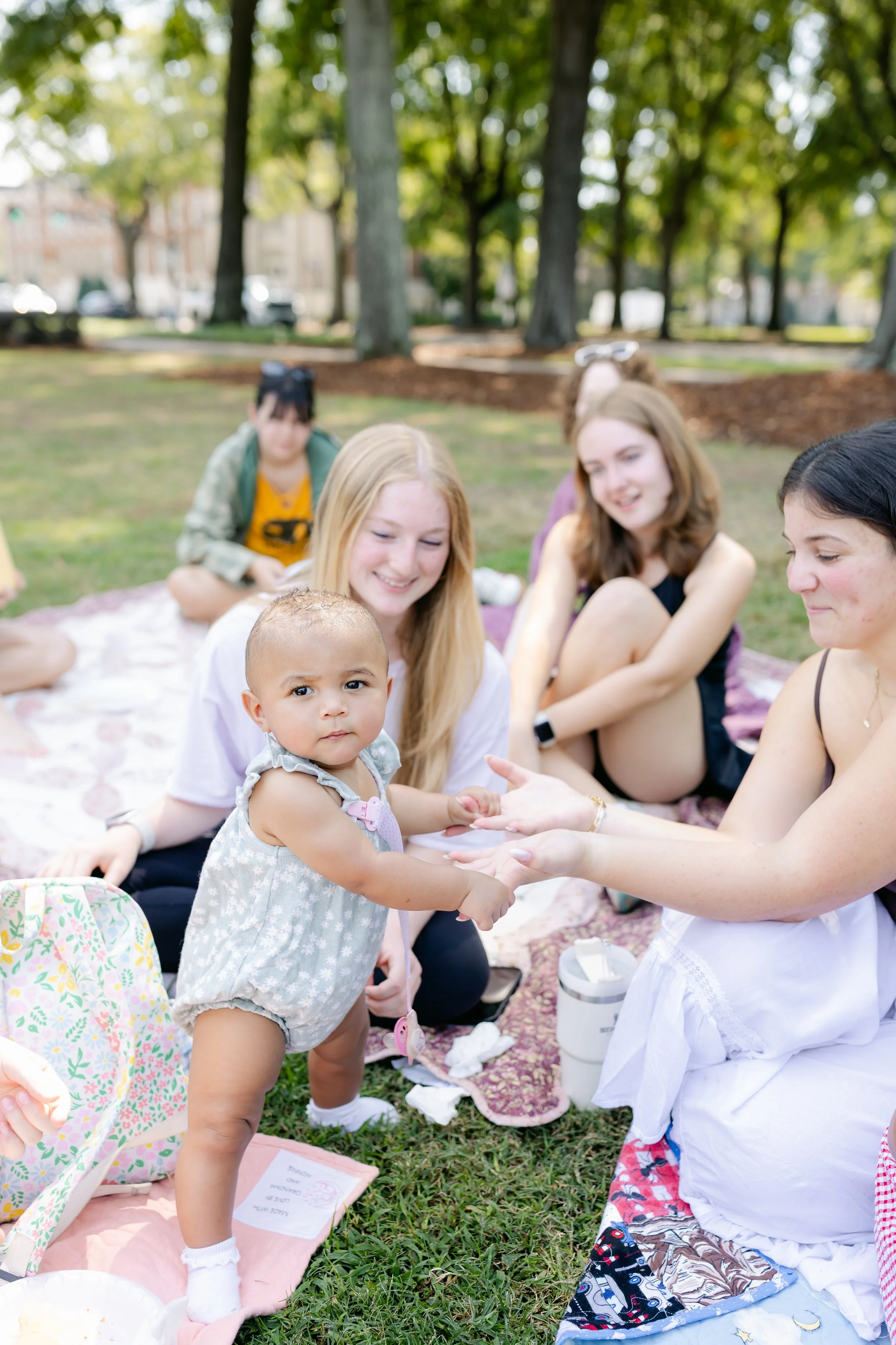 Student-Moms and babies have a picnic on campus