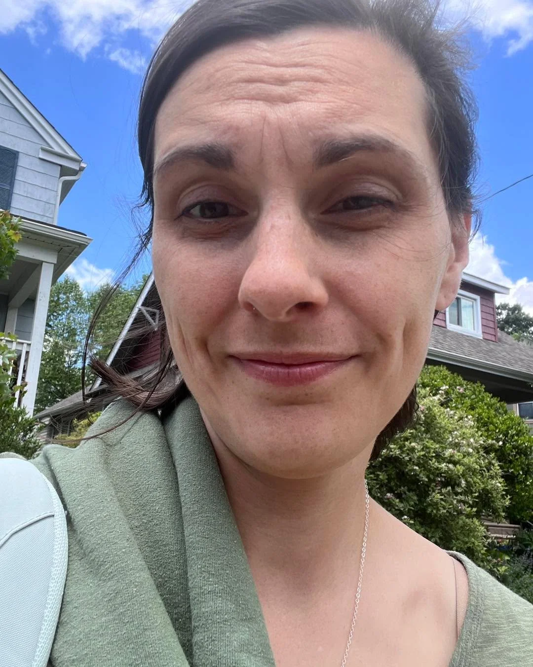 The final week of May brought me: to a birth🌸, ➡️time to read on my porch📖, ➡️and some spare energy for a run👟. Welcoming June with an open heart ☀️ - and an intention to slow down after a busy month!