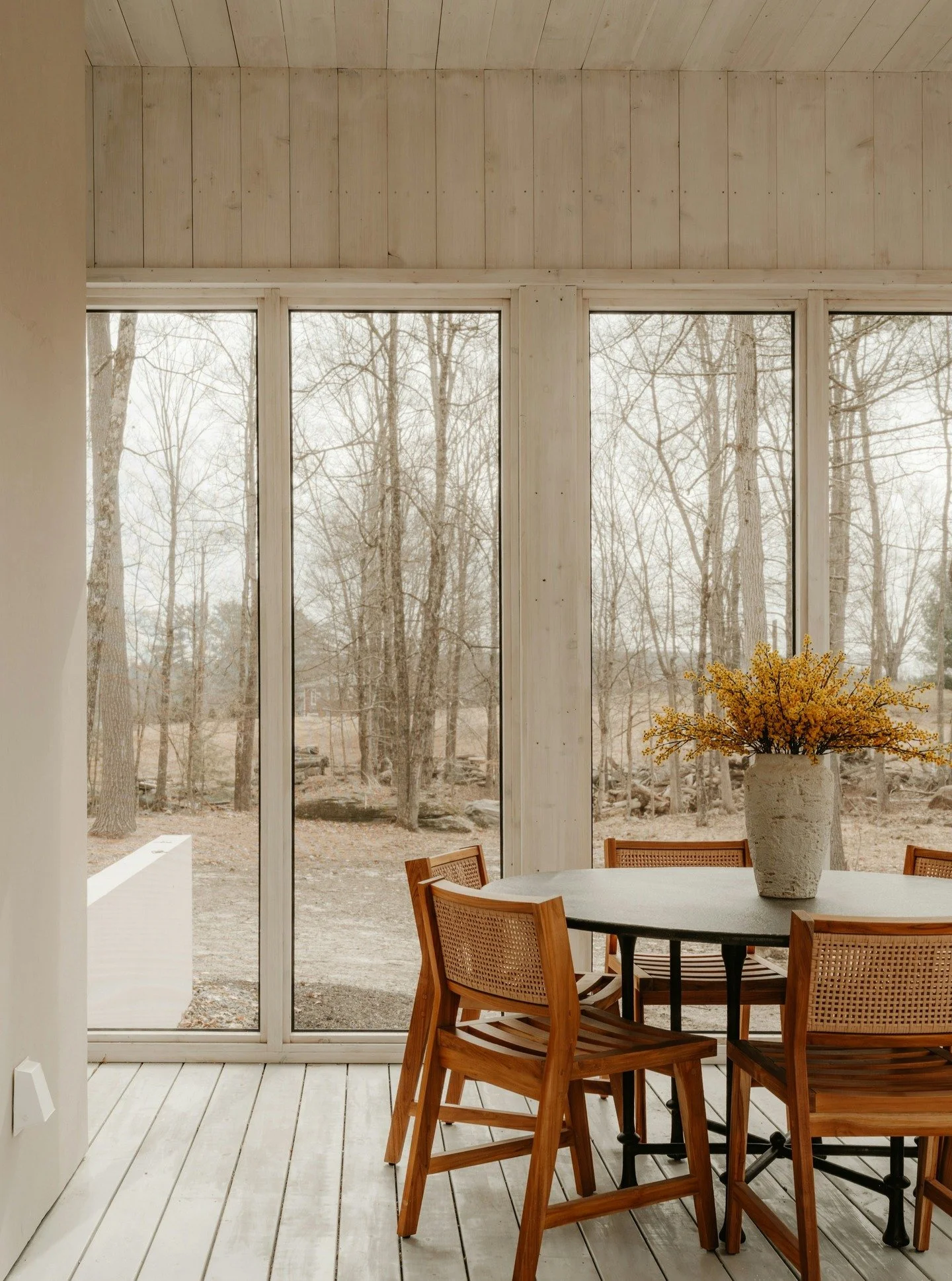 Less than 2% of Americans have a perfect 850 credit score.

Here&rsquo;s how to improve yours 

1. Pay your bills on time, every time. Even being a day late can hurt your score.
2. Keep your credit usage low. Aim for under 30%, but 5&ndash;10% is ide