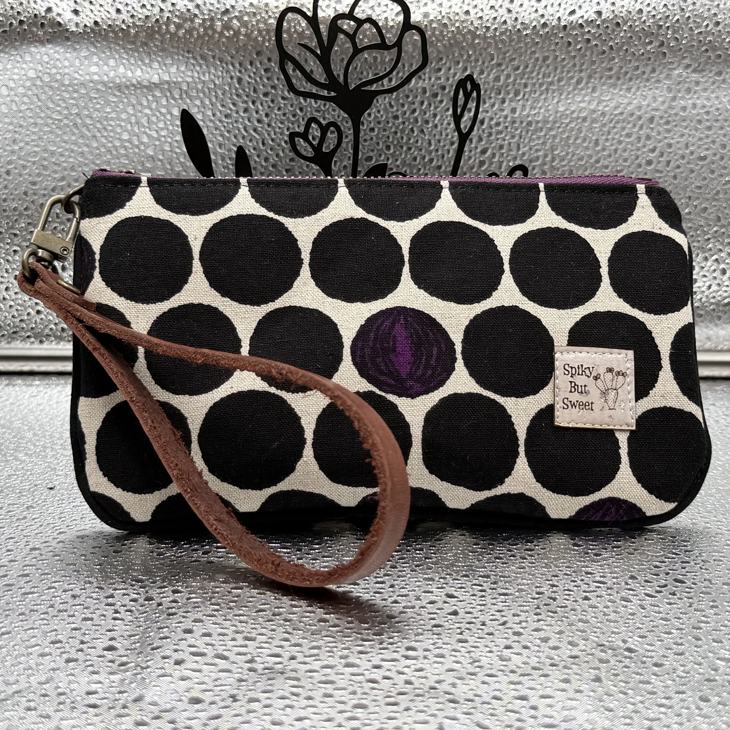 Modern Onion Linen Canvas Wristlet (small)