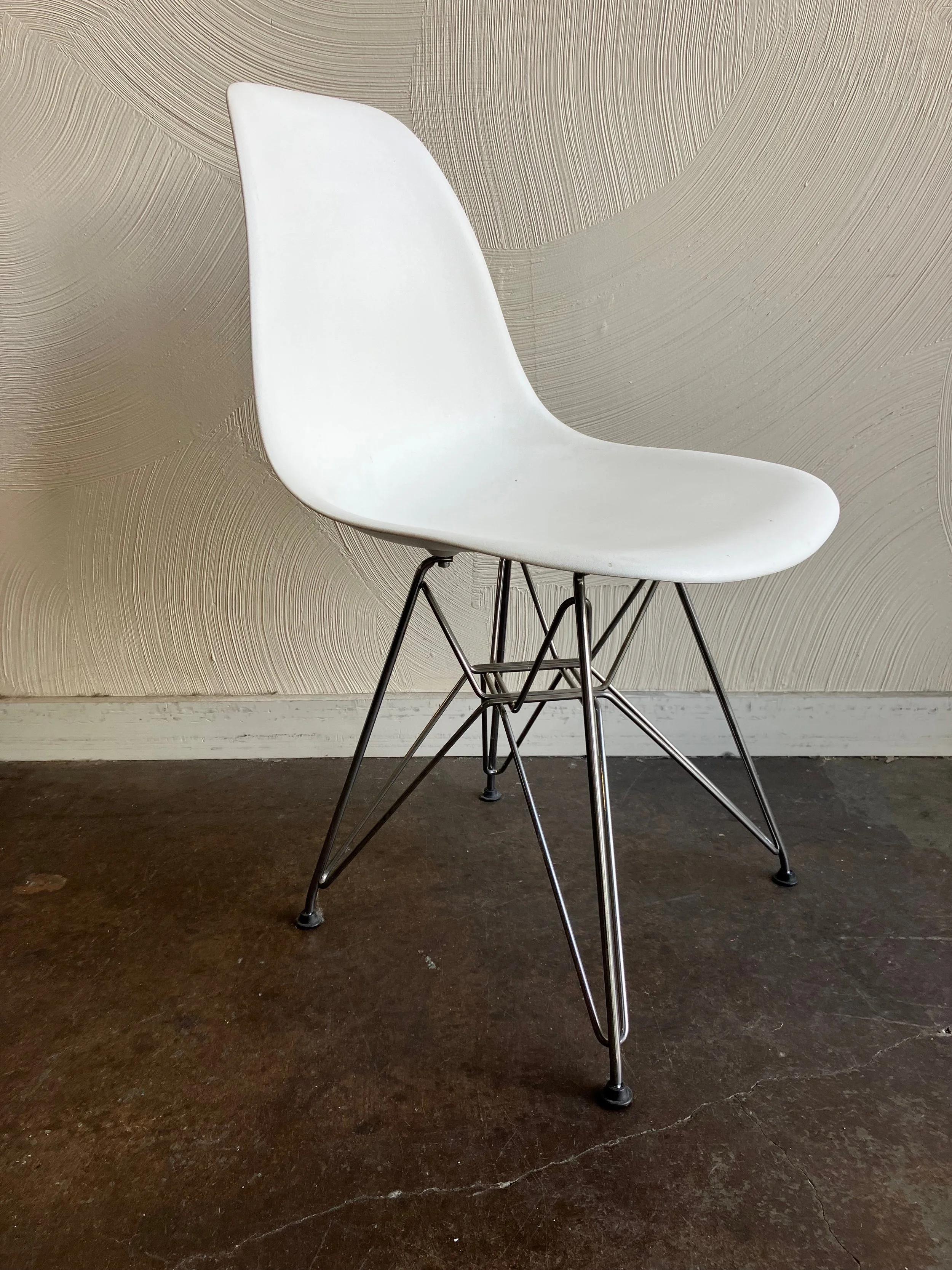 Eames Molded Plastic Side Chair