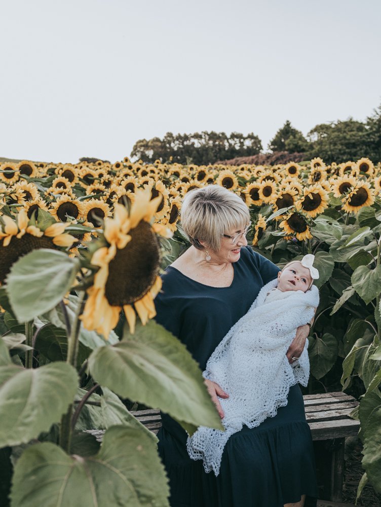 photos-for-jean-mangamaire-sunflower-field-baby-annie-aimee-mum-3.jpg