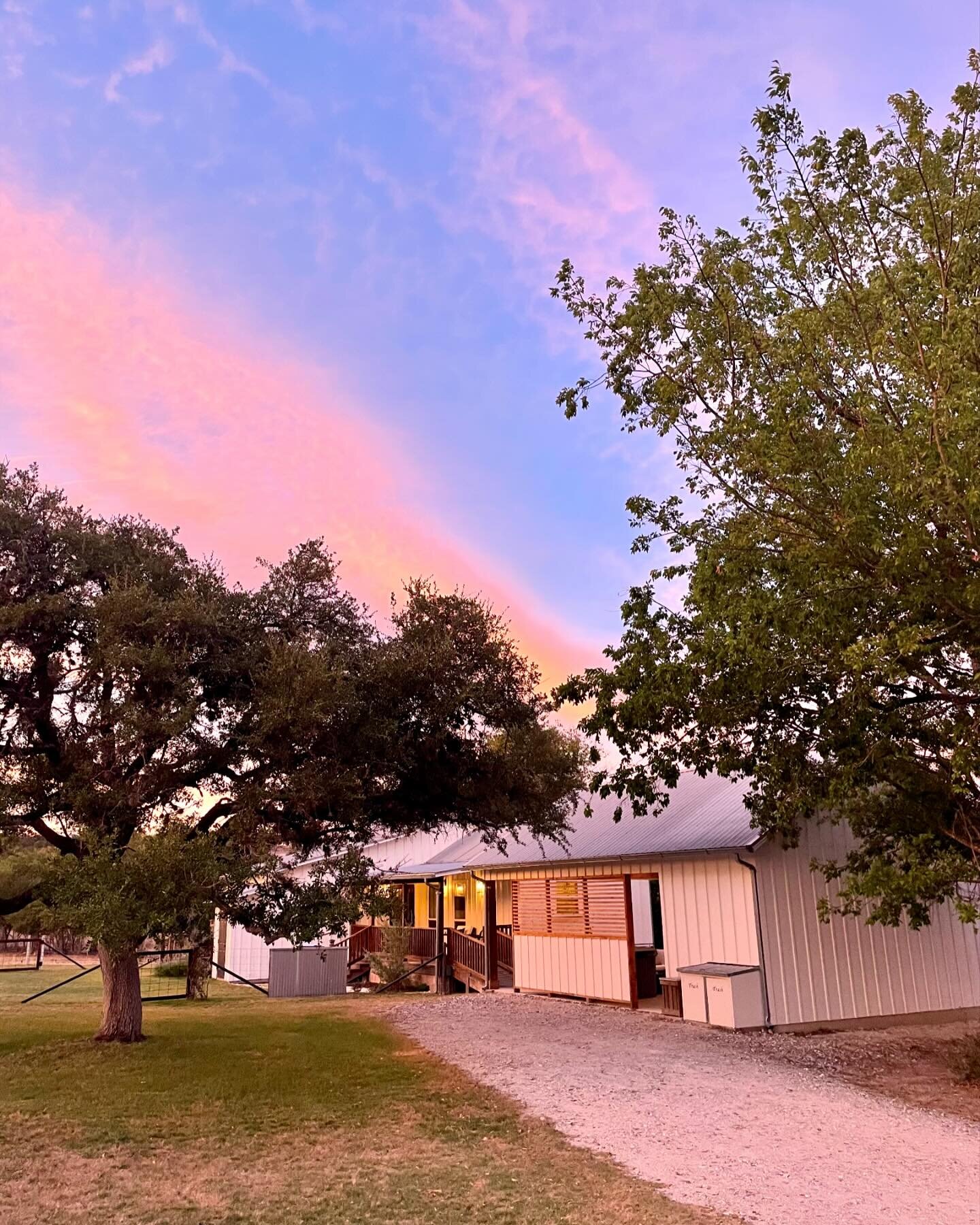 Cedar Haus ~ a place for the best sunsets and even better company. Tag someone you like to getaway to the Hill Country with ❤️

#fredericksburgtx #hillcountrytexas #texassunset #texaswinecountry