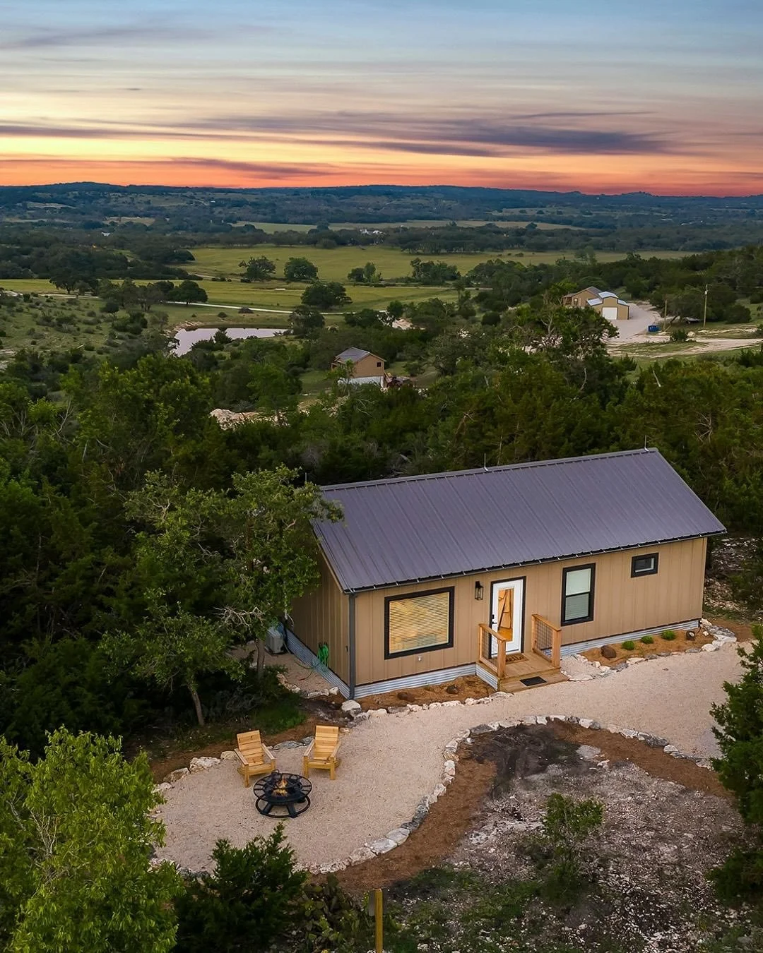 Golden skies, quiet evenings, and the kind of sunset that makes you pause. 

The Angora house was made for moments like this - soft light, open views, and space to unwind beneath the Texas sky.

Now booking fall and winter stays through the link in b