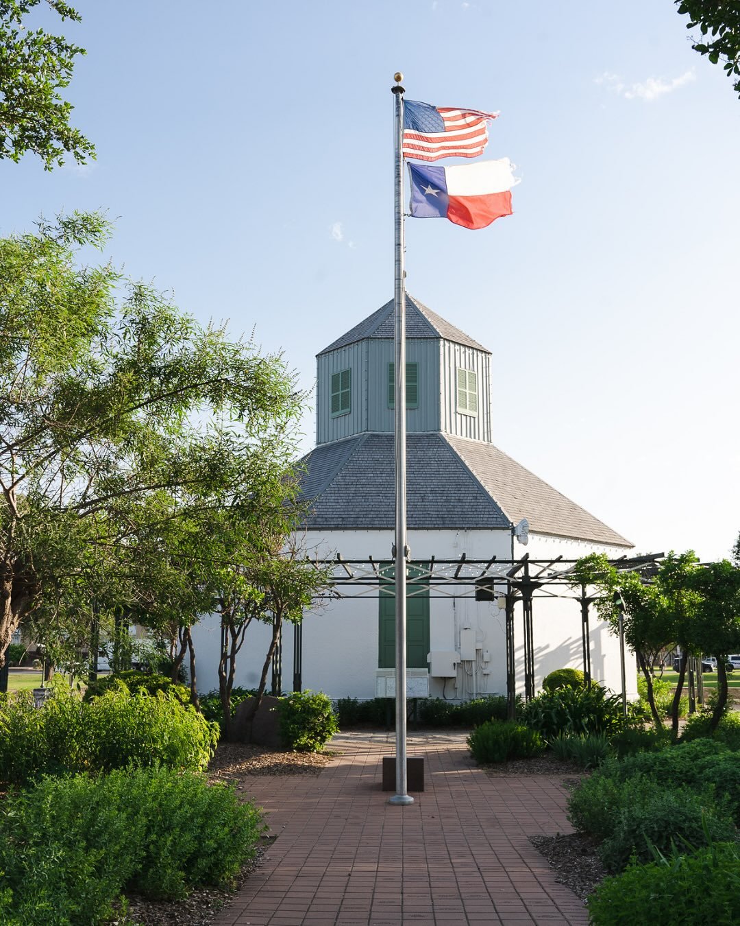 Planning your Fredericksburg stay just got easier with The Scoop by Porchlight.

From local bites to hidden gems and weekend happenings, we rounded up our favorite things to do around town.

Tap the link in our bio to explore and start planning your 