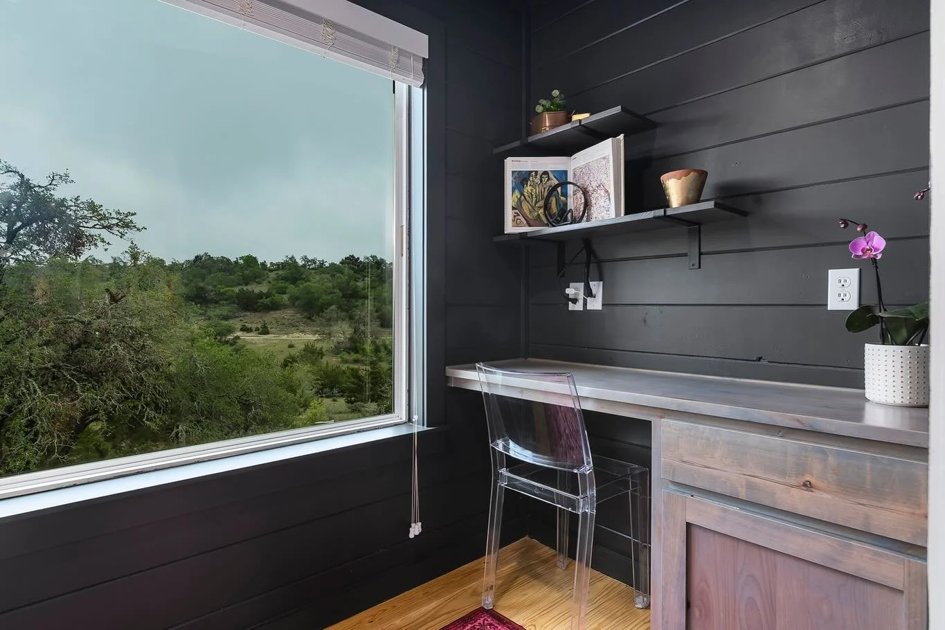 Thoughtful design, sweeping views, and a treehouse retreat unlike anything else at Jumping Goat Ranch.

Book the Treehouse at the link in our bio!