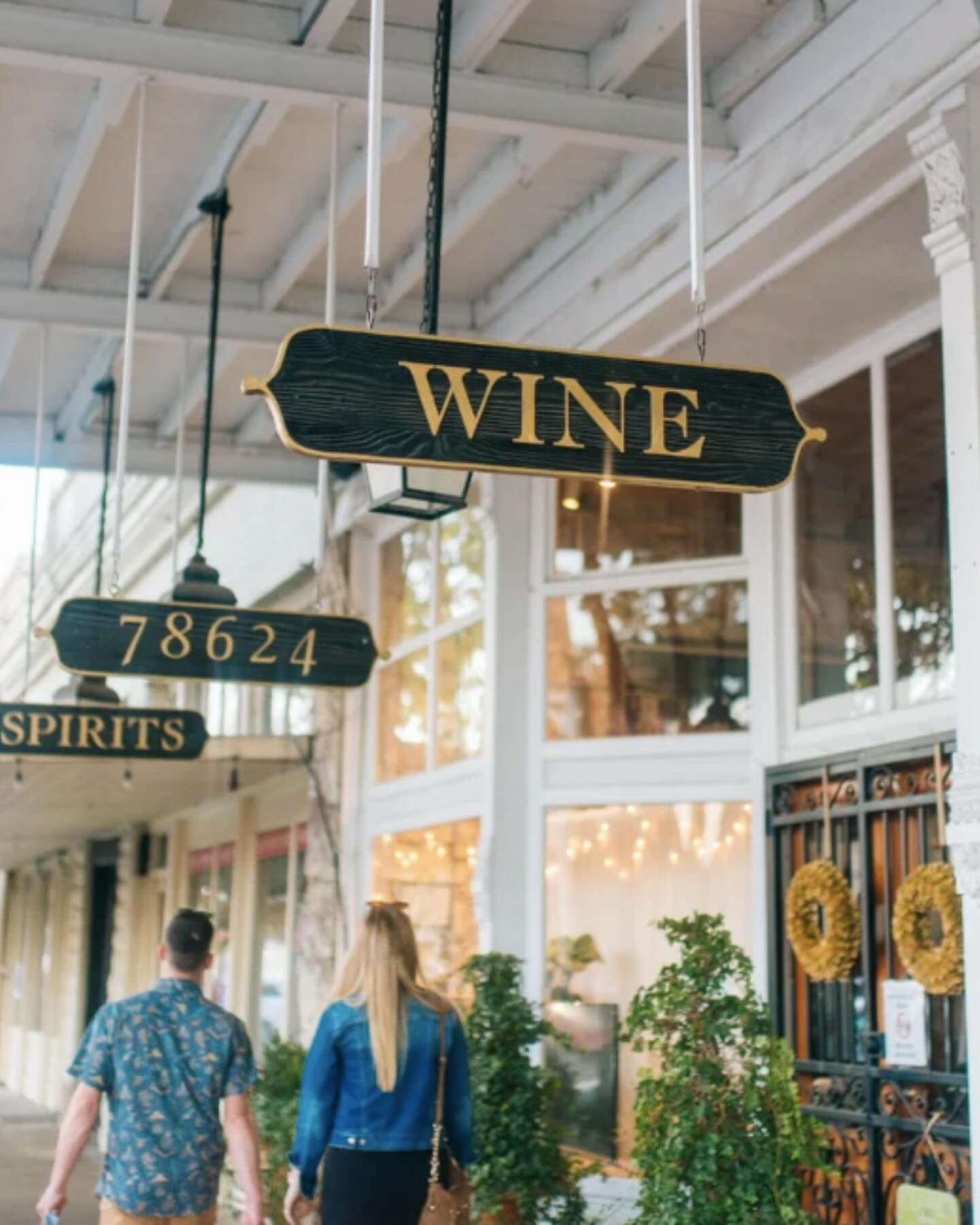 A perfect weekend with Porch Light looks a lot like this: sunny afternoons, strolls downtown and a glass of something good in hand&mdash;whether you picked it up from a local shop or favorite winery in Fredericksburg.

The kind of stay that feels eas