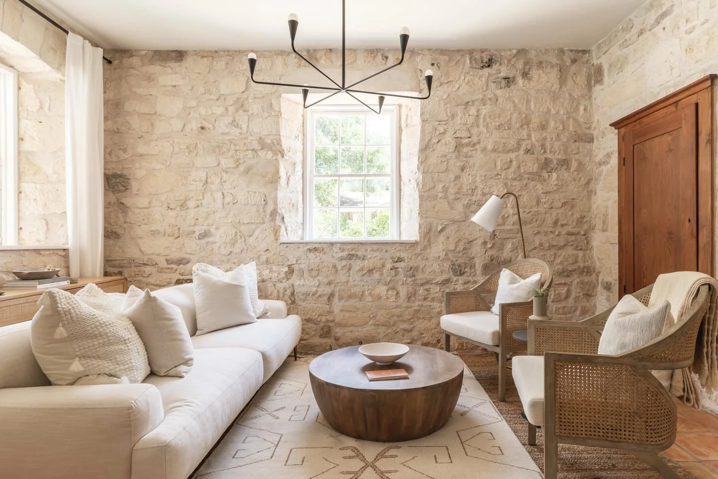 A stay at Stone Haus is all about slowing down&mdash;open windows, quiet mornings, and sunsets that make you pause. Tucked just minutes from Fredericksburg, it&rsquo;s the perfect place to unwind after a day of tastings, strolls, and exploring!