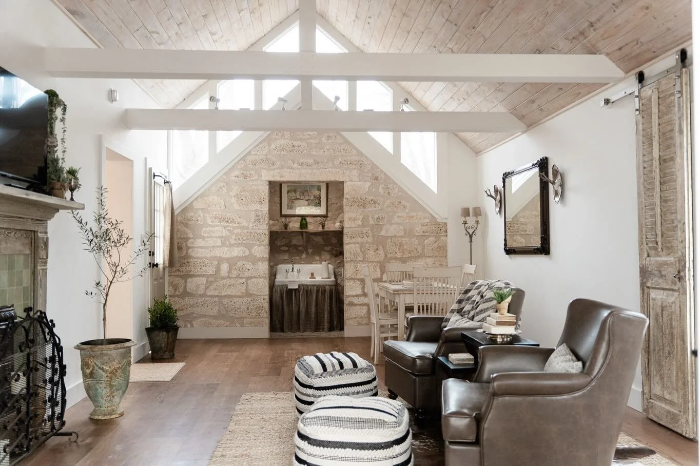 A space with soul. A stay with character.
Book your Hill Country getaway at the link in our bio.
