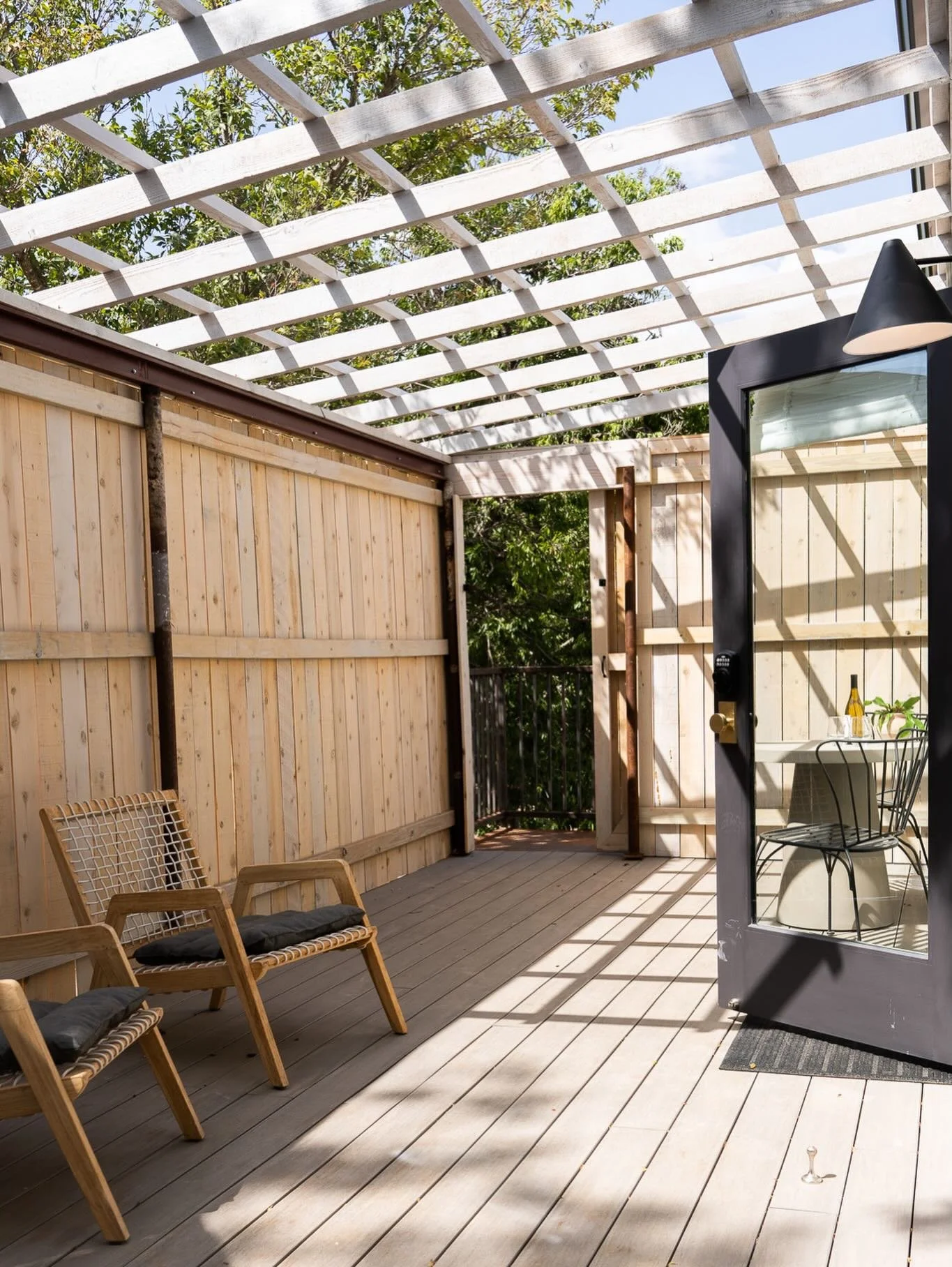 ✨ S P R I N G  G I V E A W A Y ✨

We&rsquo;re giving one lucky guest a dreamy getaway at Porch Light&hellip; 🌿

🏡 Win a 2-night weekday stay in one of our cozy 1 bed / 1 bath guesthouses or swap it for a 1-night weekend stay if that fits your sched